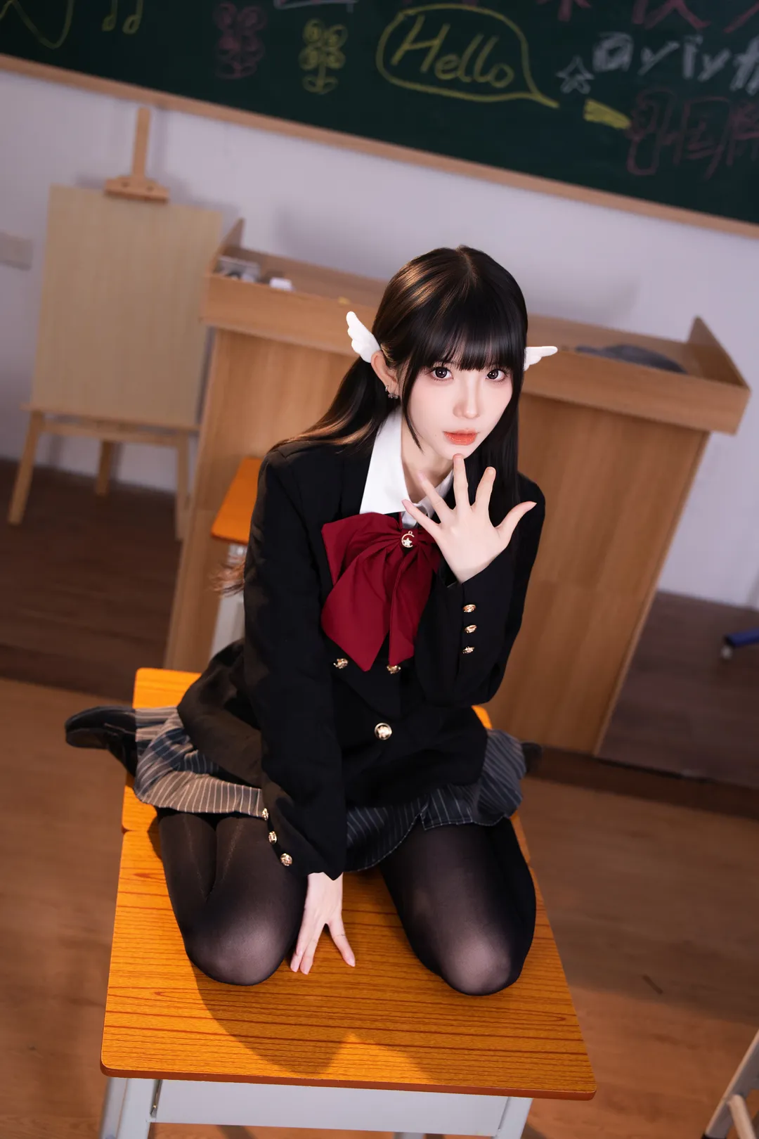 二次元少女, 校园风cos, 黑丝穿搭, 教室拍照, JK制服写真 - 第2张