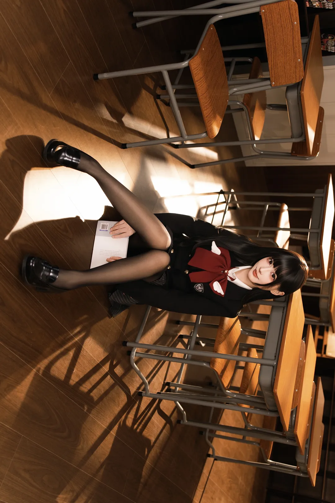 コスプレ, JK制服, 黒ストッキング, 教室の写真, 雰囲気のある写真撮影 - 1枚目