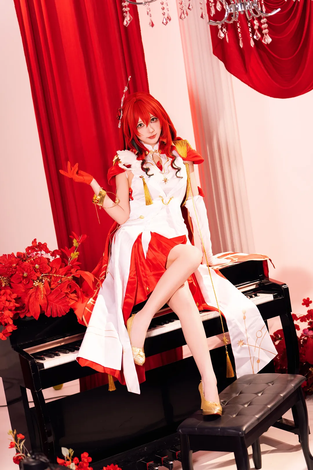 cosplay摄影, 红发造型, 钢琴场景, 姬子启行cos, 白红礼服