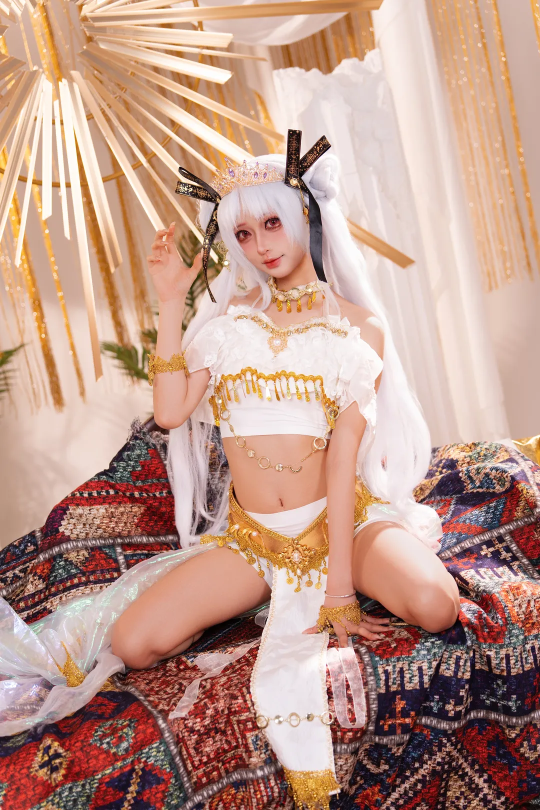 Princess Lusha cosplay, Cosplay photography, White-haired exotic, Gold Jewelry Styling, Sexy sitting pose