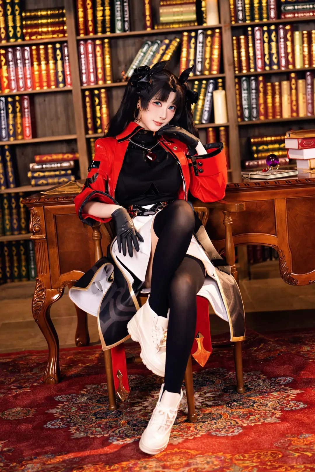 Cosplay分享, 遠坂凜cos, 黑絲穿搭, 紅黑大衣, 古典書房