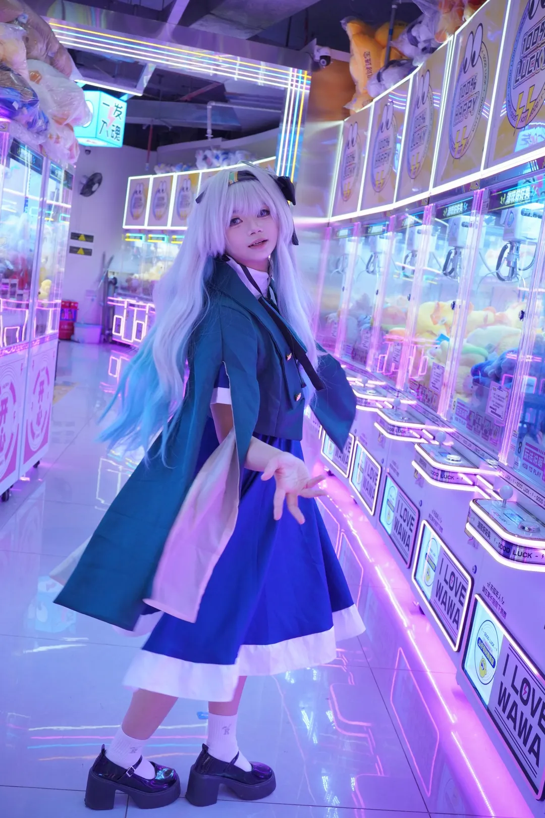 Anime-style photography, Honkai: Star Rail, Firefly cosplay, Cosplay outfit, Arcade photography