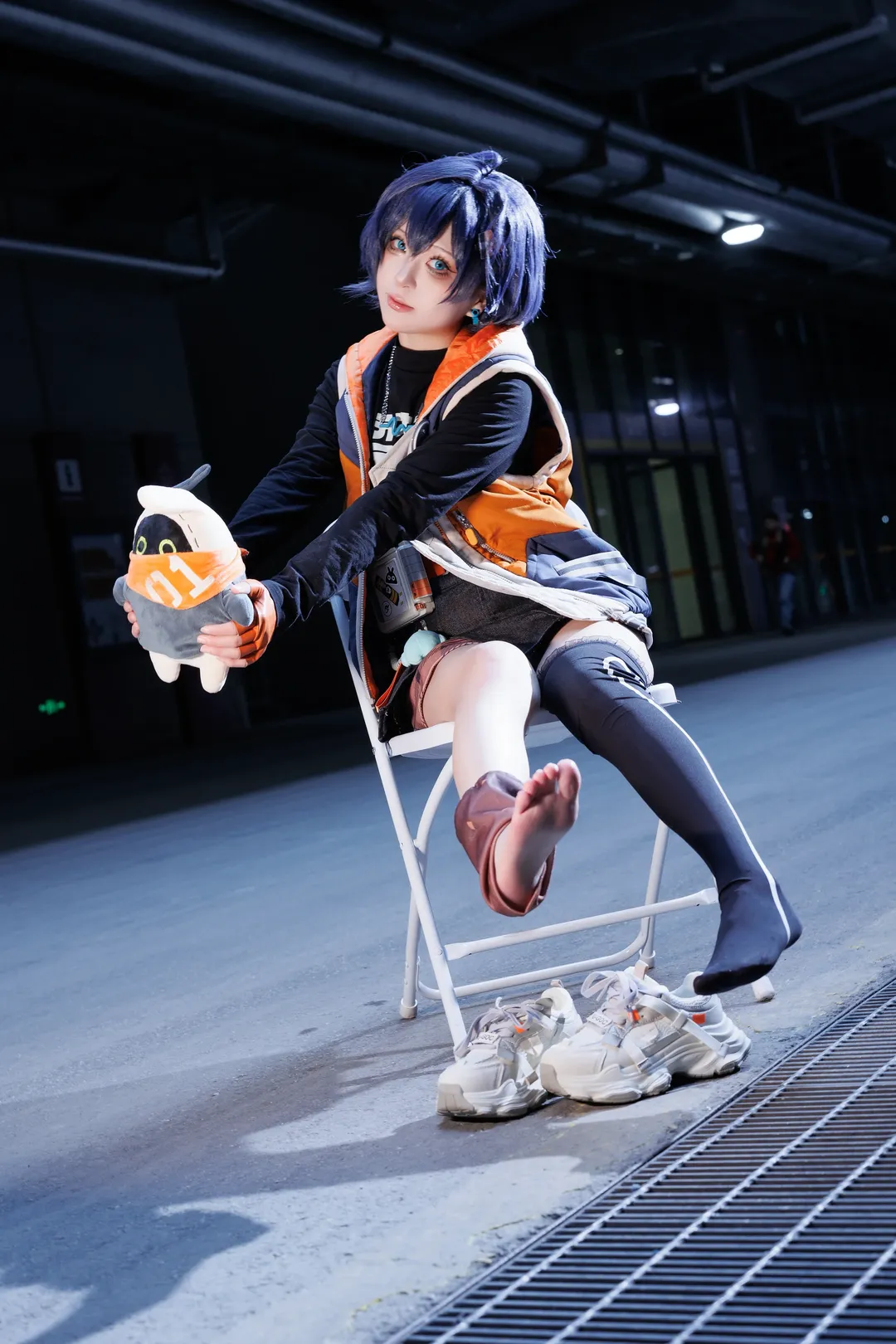 绝区零, cosplay穿搭, 玲cos, 机能风马甲, 不对称过膝袜
