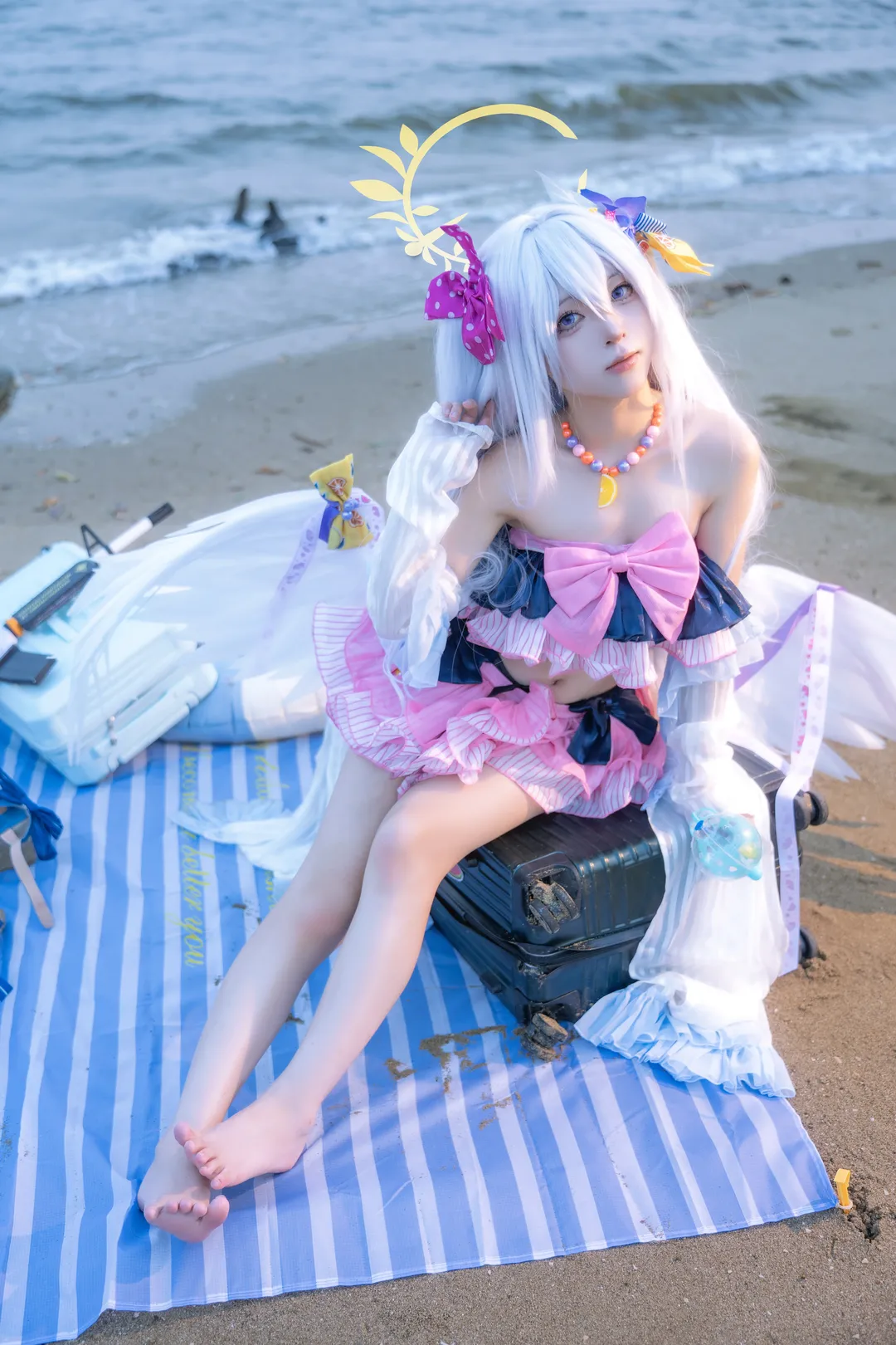 Anime-style photography, Blue Archive, Swimsuit cosplay, Shirasu Azusa cosplay, Beach location - Image 2