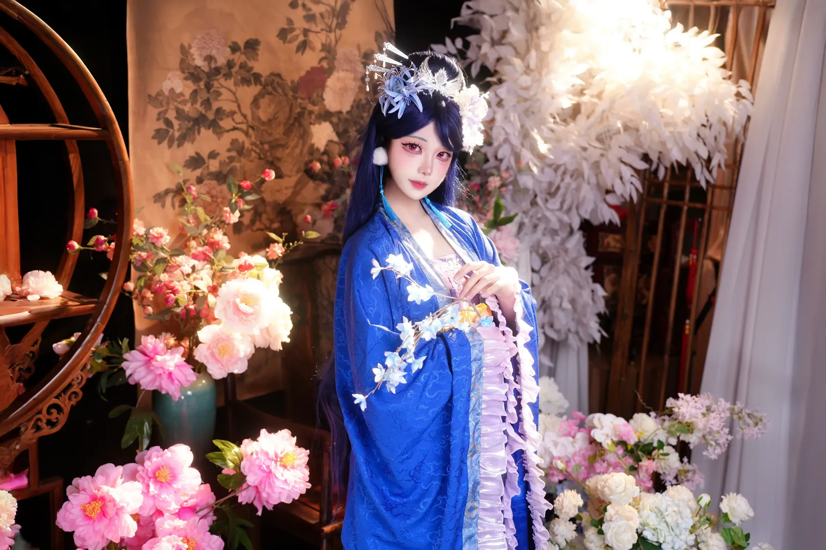 Ancient style, Cosplay photoshoot, Chinese-style photography, Consort Lihua cosplay, Blue hair traditional Chinese costume - Image 6