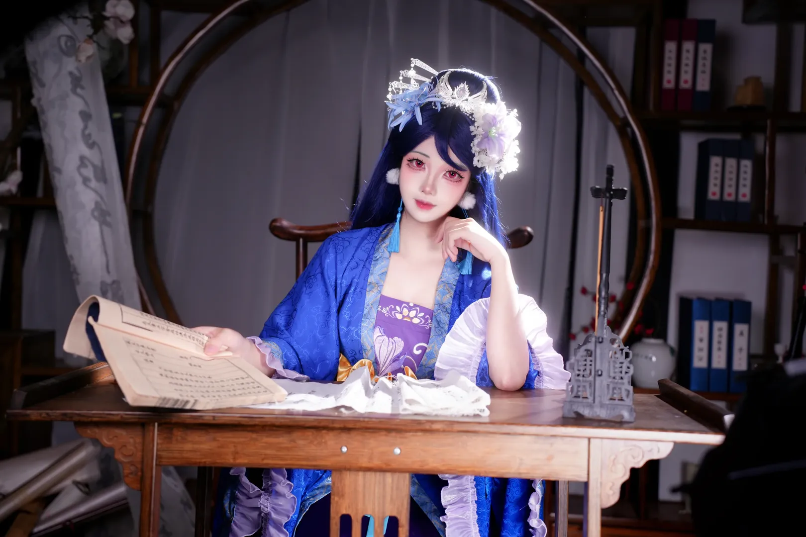 Ancient style, Cosplay photoshoot, Chinese-style photography, Consort Lihua cosplay, Blue hair traditional Chinese costume - Image 9