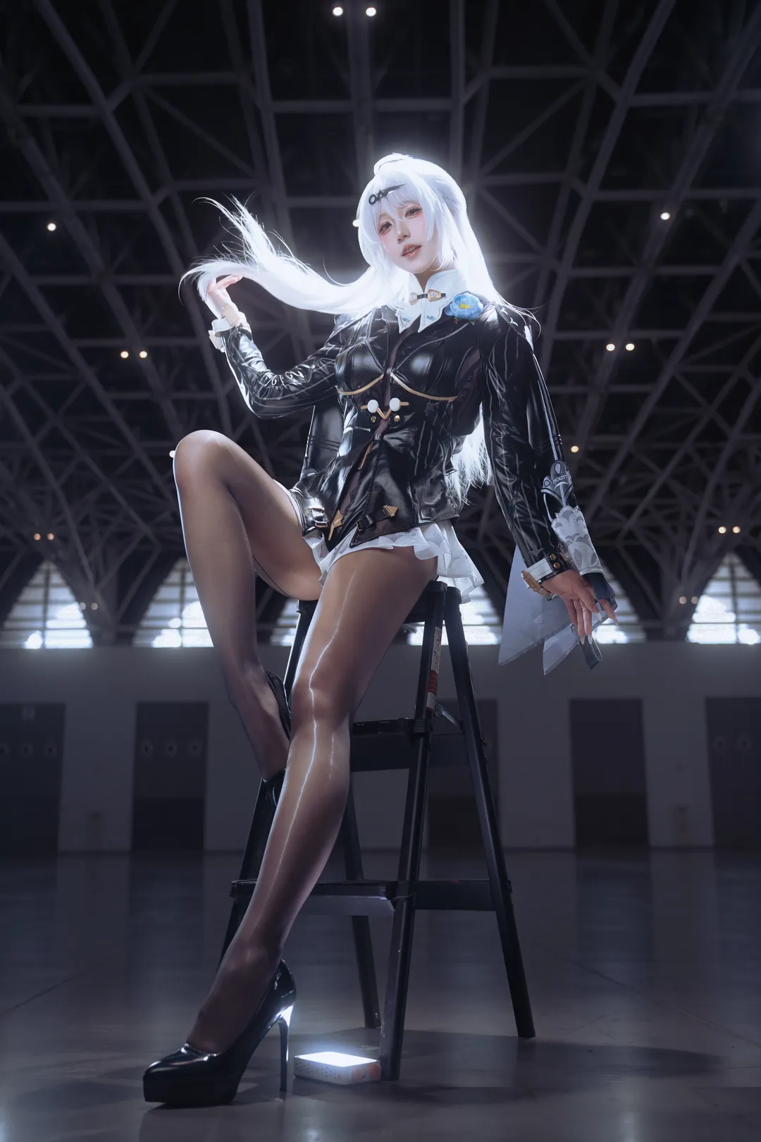 绝区零, 仪玄cos, cosplay摄影, 漆皮外套, 光泽丝袜