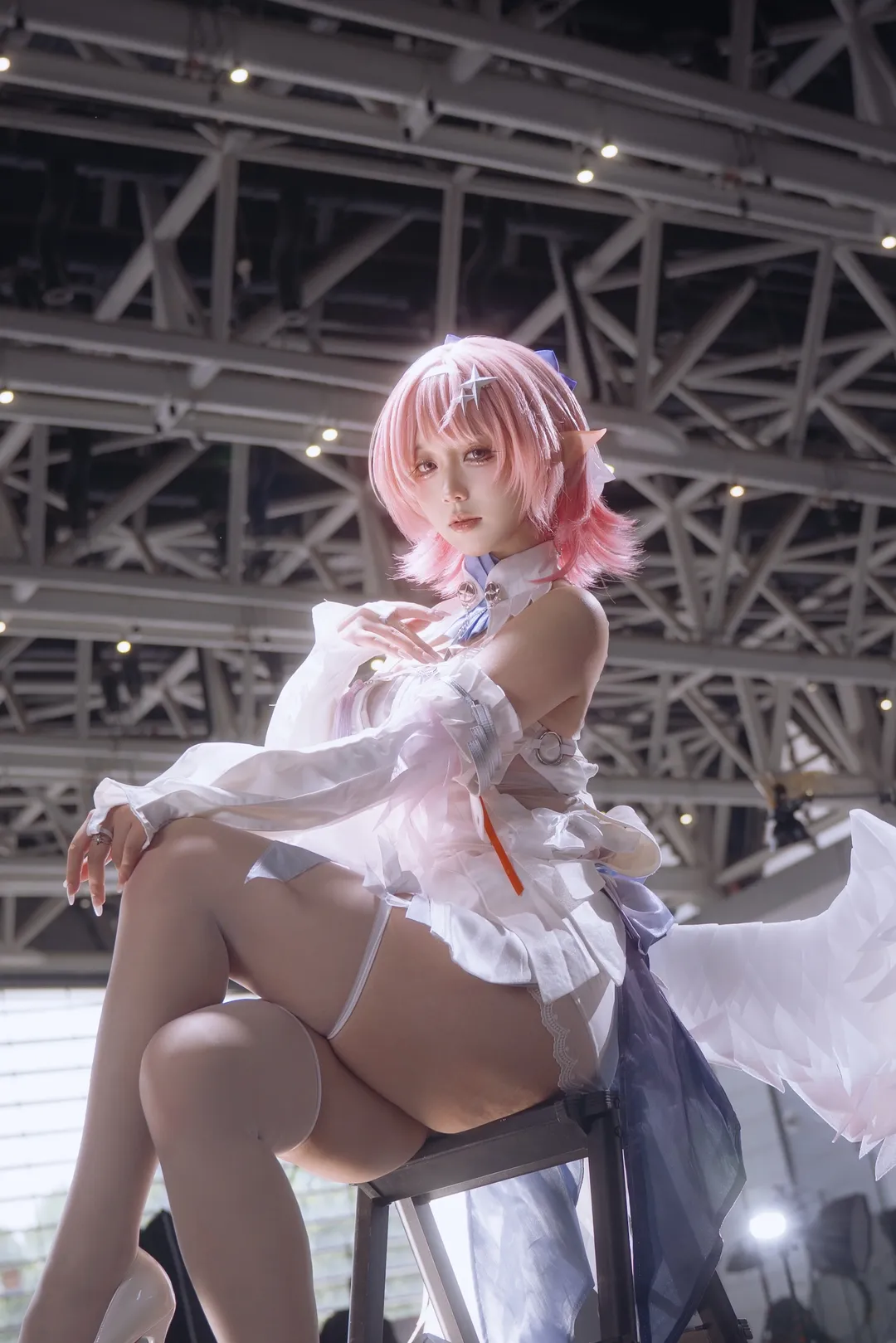 ゼンレスゾーンゼロ, イベント撮影, 白ストッキング, エルフ耳, レミエール コスプレ - 2枚目