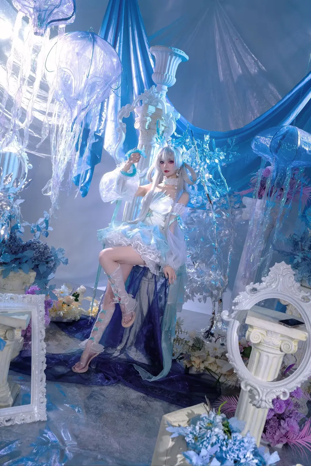 Azur Lane, Anime cosplay, Xuenü and Gao Jianli cosplay, Dreamy photoshoot, Cool-toned photography - Image 4