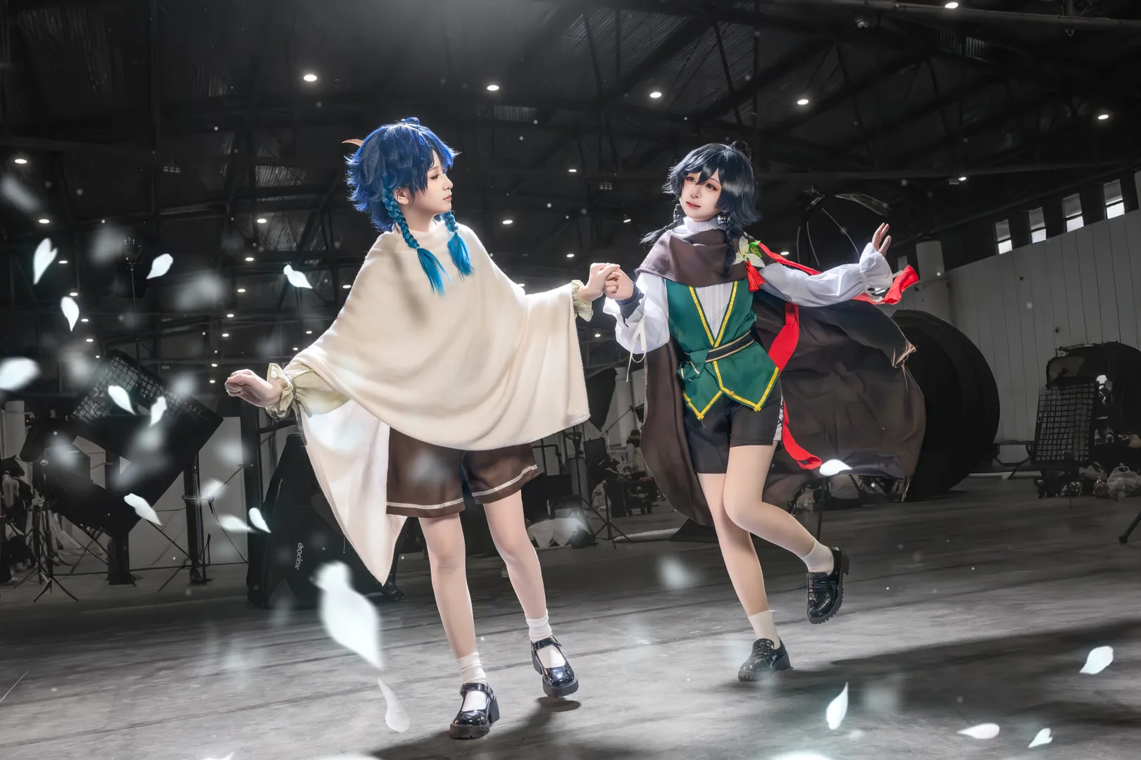 Genshin Impact, White stockings, Venti cosplay, Friend cosplay, Wind male character