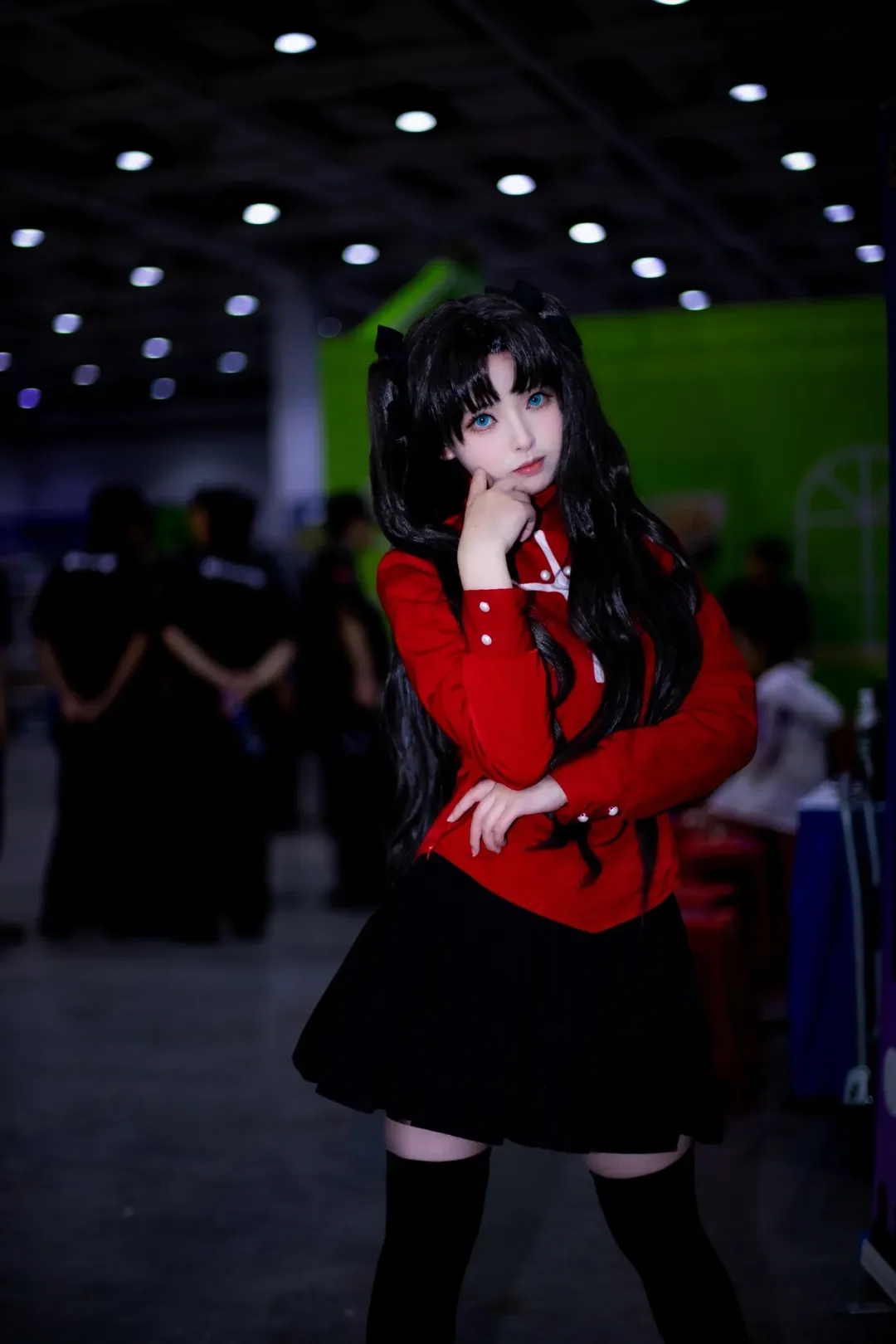 漫展场照, 远坂凛cos, fate, 黑丝过膝袜, 红黑制服