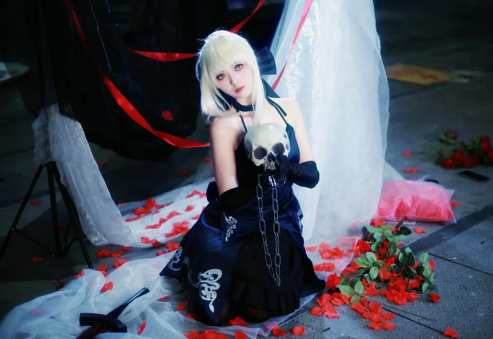 阿尔托莉雅cos, 漫展场照, fate, 黑丝cos, 暗黑哥特风 - 第1张