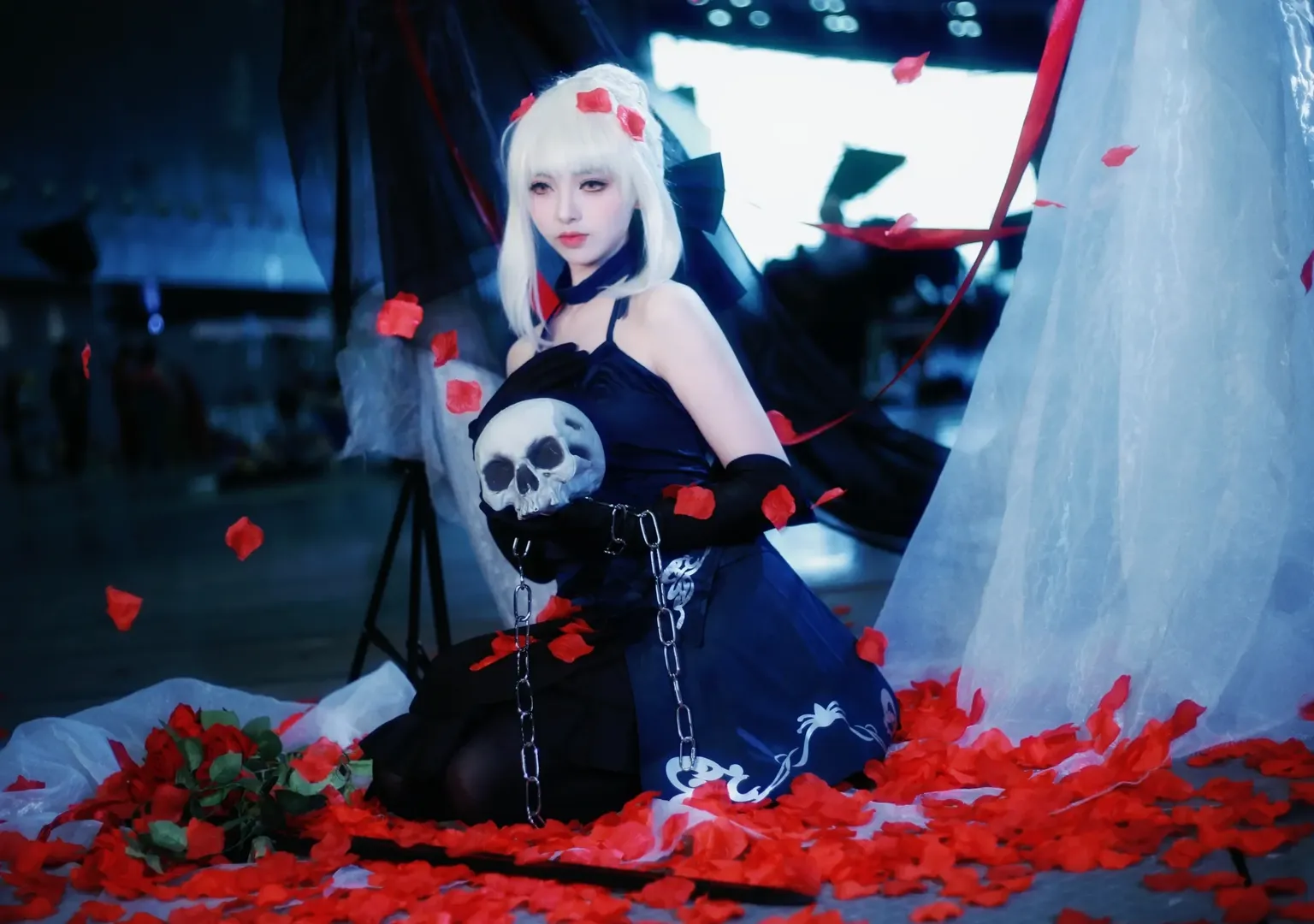 阿尔托莉雅cos, 漫展场照, fate, 黑丝cos, 暗黑哥特风 - 第3张