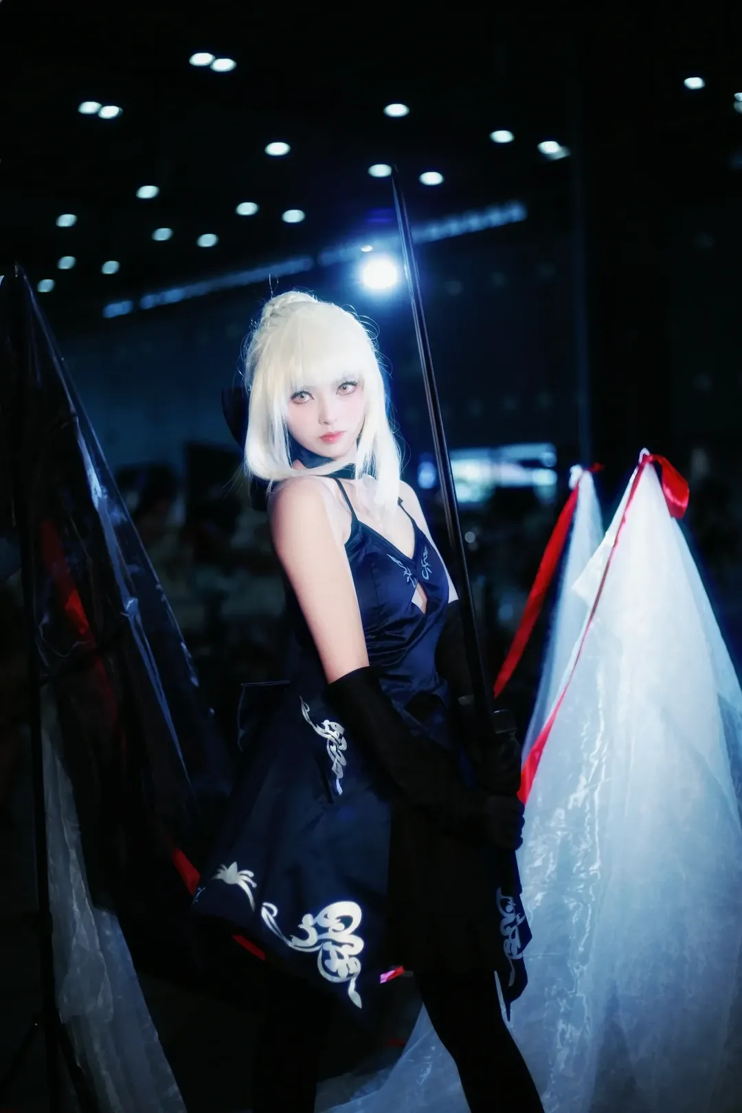 Convention photo, Fate/Grand Order, Convention photos, Altria cosplay, Black tights outfit - Image 1
