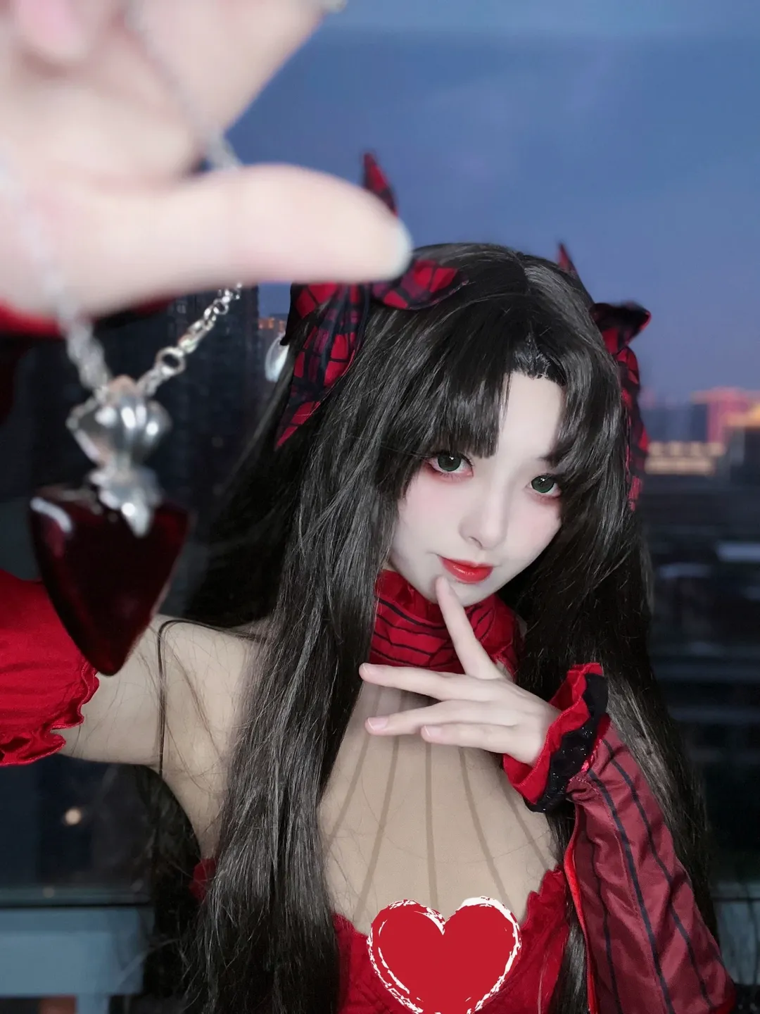 Fate/Grand Order, 遠坂凛 コスプレ, 夜景ポートレート, 赤黒ゴシック, 月の女王 - 1枚目