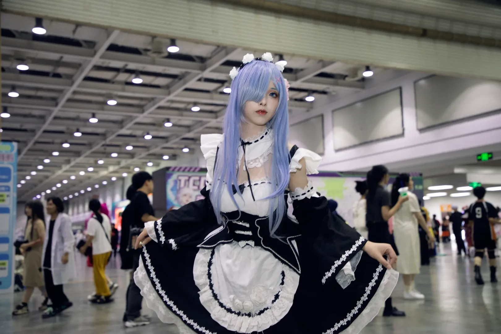 メイド服, Re:ゼロから始める異世界生活, イベント写真, 白ストッキング, レム コスプレ - 2枚目
