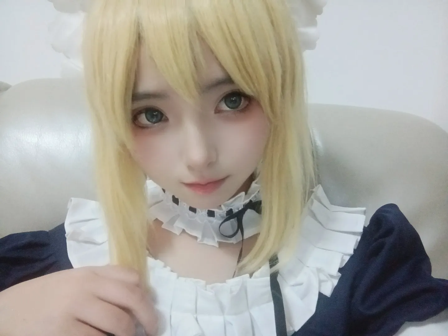 Fate/Grand Order, アルトリア コスプレ, 二次元コスプレ, メイド服コスプレ, 金髪にカラコン - 1枚目