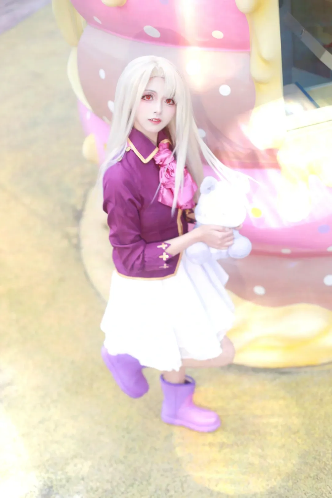 cosplay, Fate, Silver hair, red eyes, Illyasviel von Einzbern cosplay, Pink polka dots - Image 1