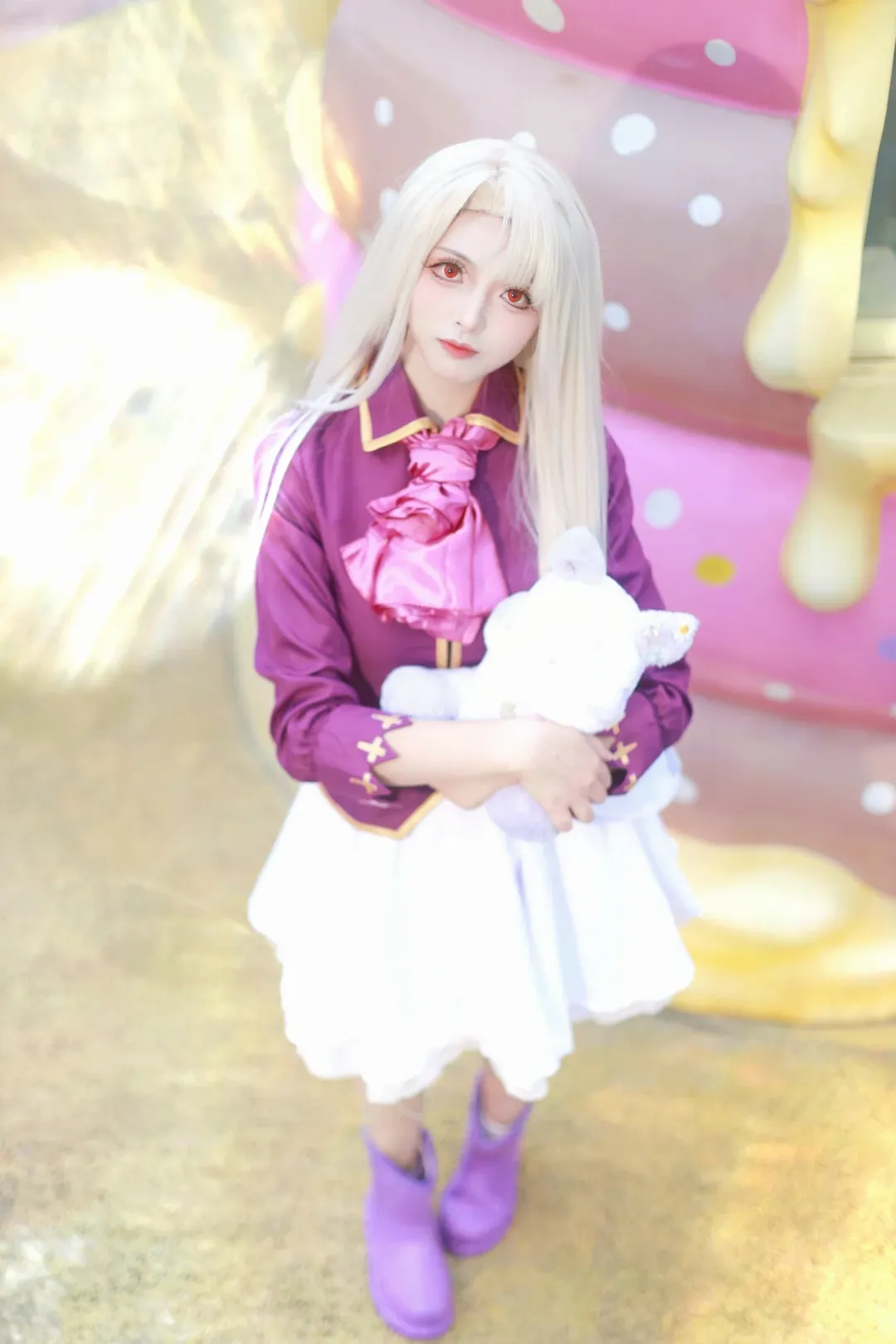cosplay, Fate, Silver hair, red eyes, Illyasviel von Einzbern cosplay, Pink polka dots - Image 3