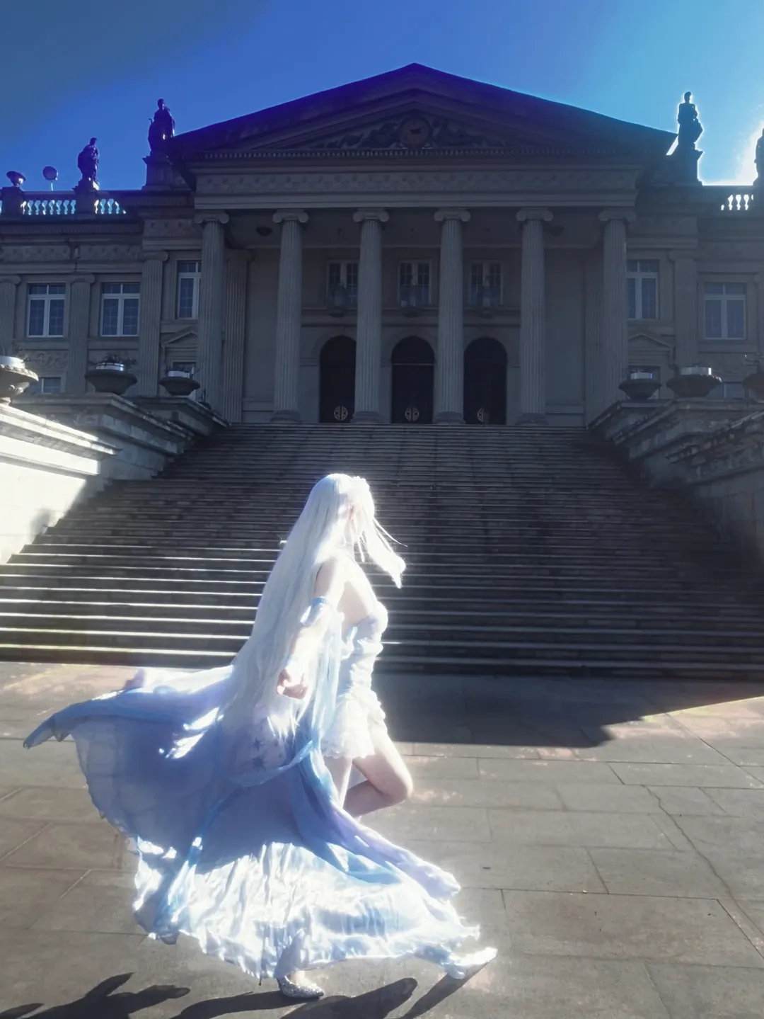 雰囲気, Re:ゼロから始める異世界生活, エミリア コスプレ, エルフ耳, 青と白のチュールドレス - 1枚目