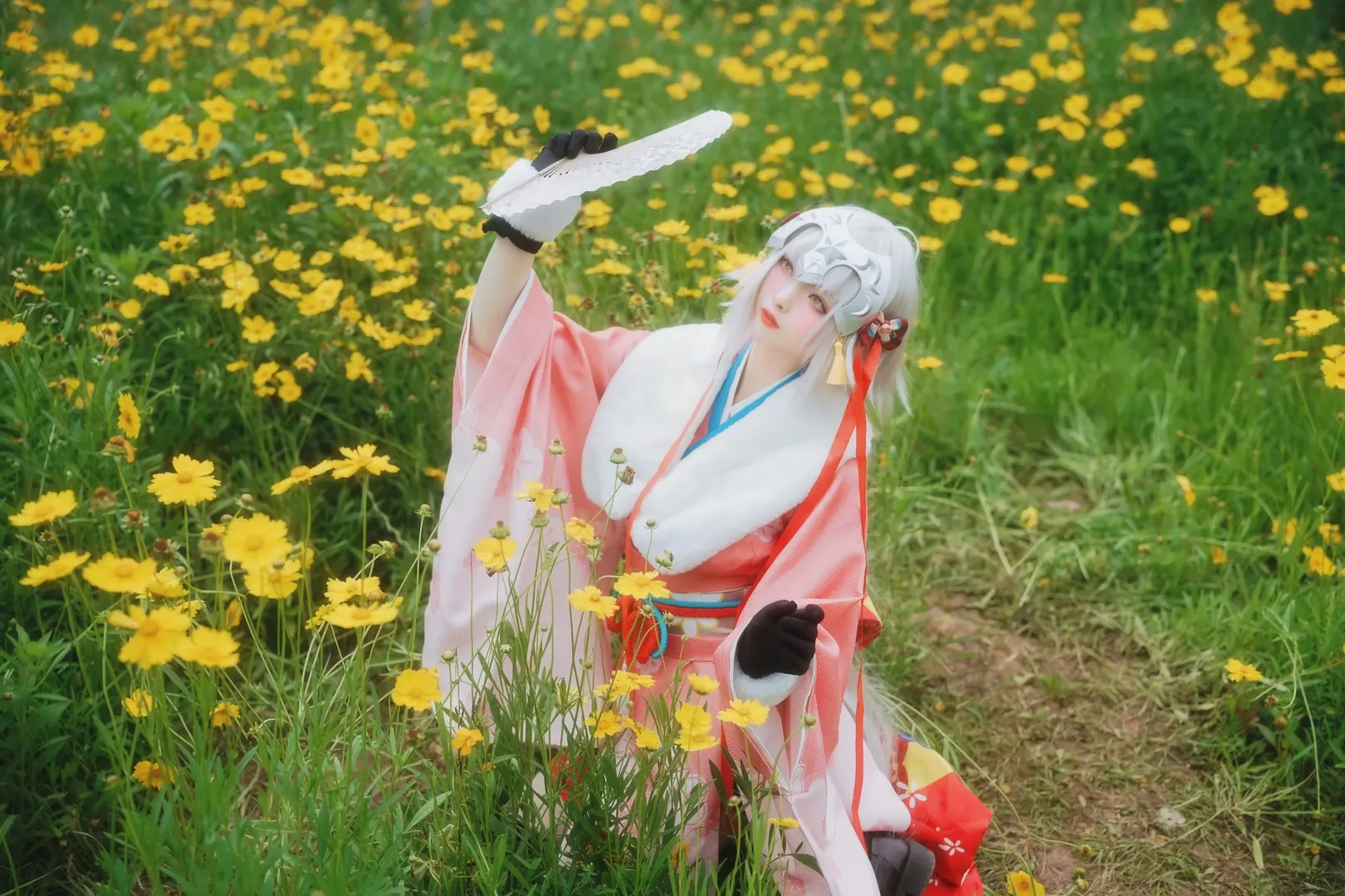 花畑の撮影, Fate/Grand Order, 黒ストッキングコスプレ, ジャンヌ・オルタ・リリィ コスプレ, 春の屋外撮影 - 6枚目