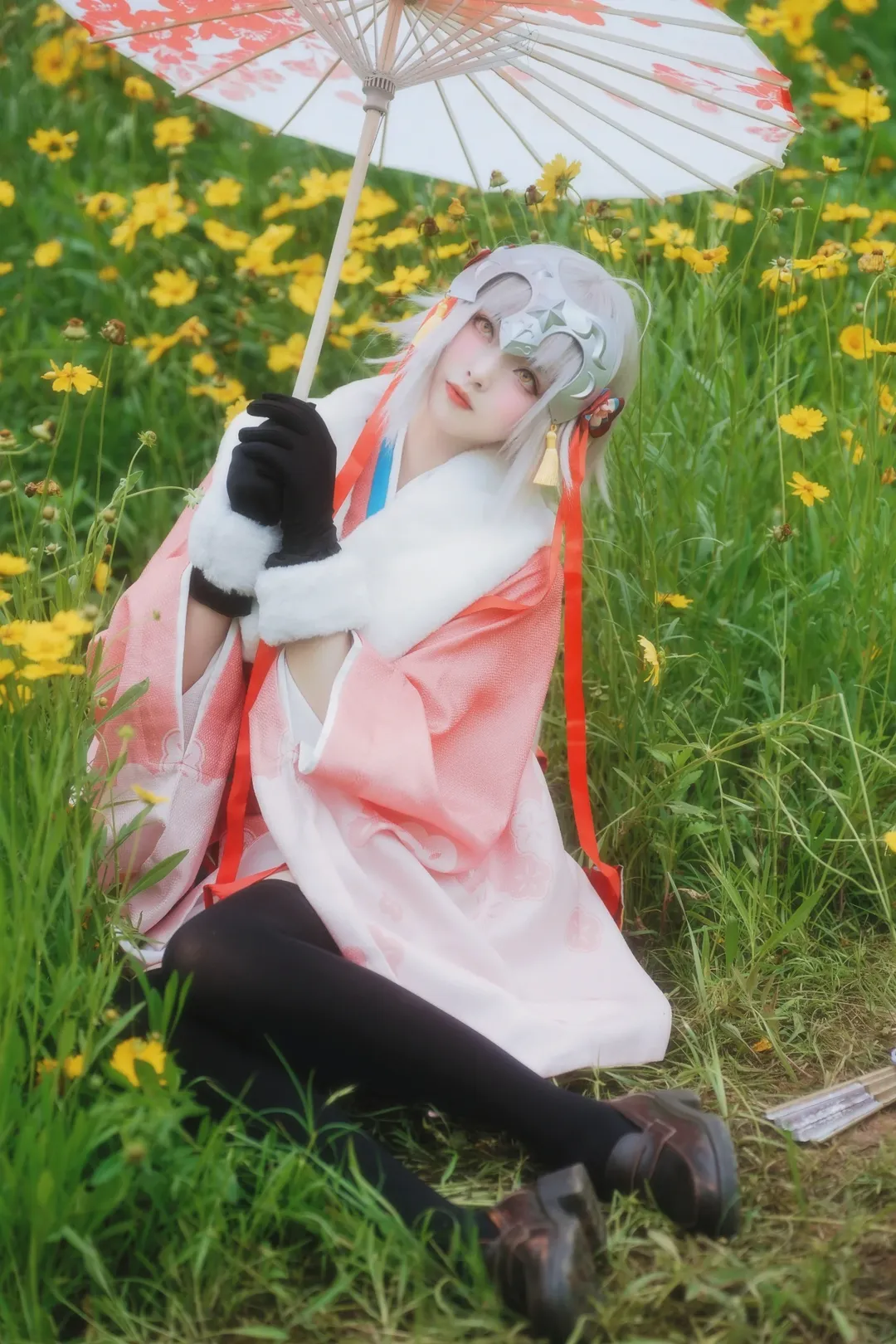 花畑の撮影, Fate/Grand Order, 黒ストッキングコスプレ, ジャンヌ・オルタ・リリィ コスプレ, 春の屋外撮影 - 7枚目