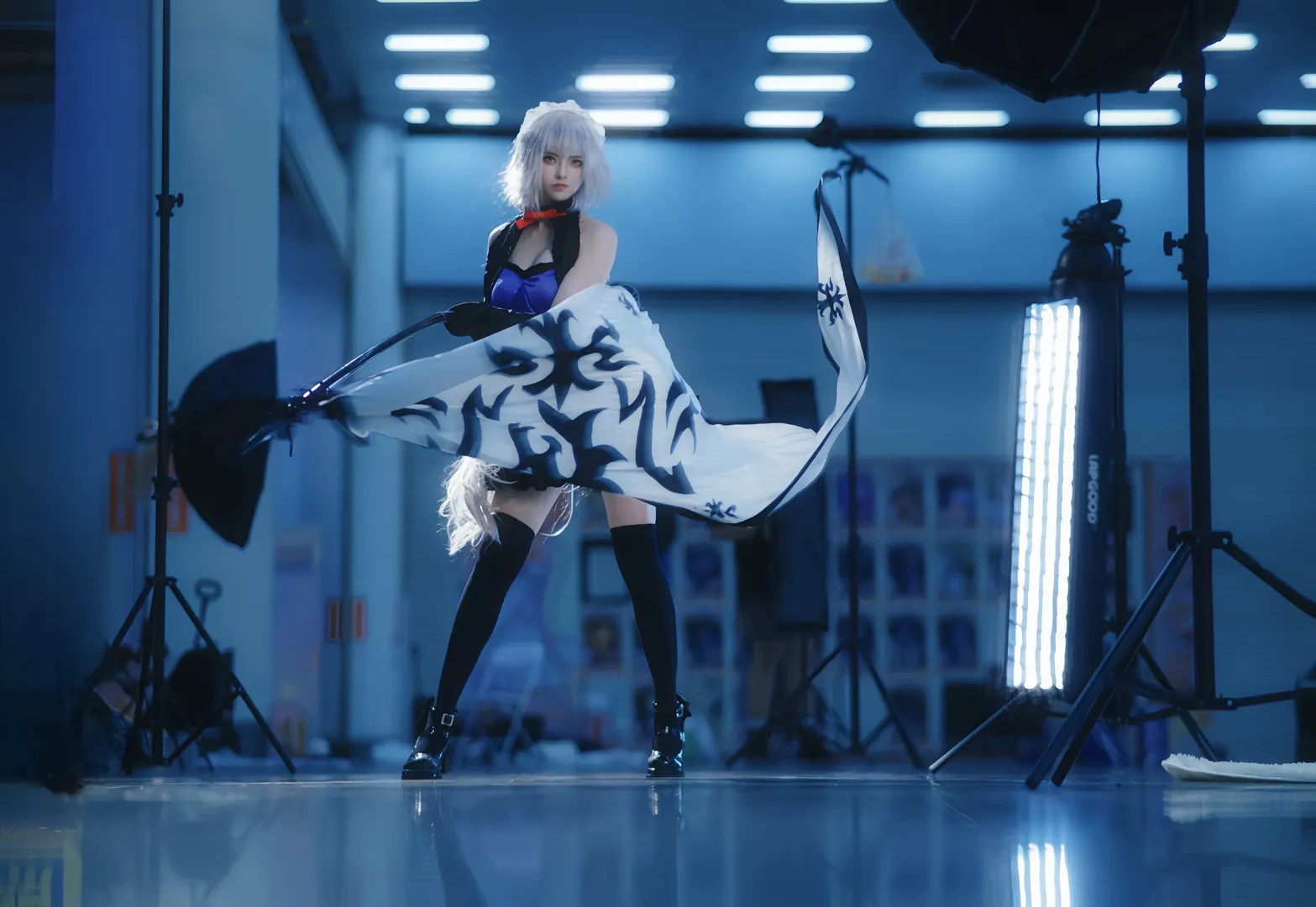 cosplay, Fate/Grand Order, 黑贞德cos, 黑丝, 冷色调摄影 - 第1张