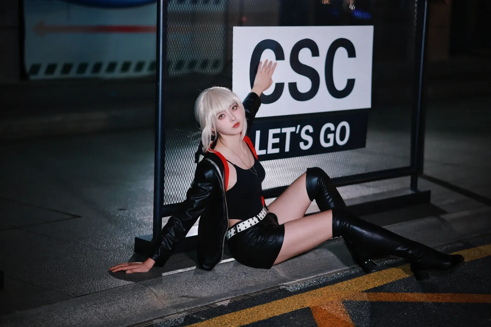 黑呆cos, 闪光灯人像, fgo fate, 夜色街拍, 皮衣长靴