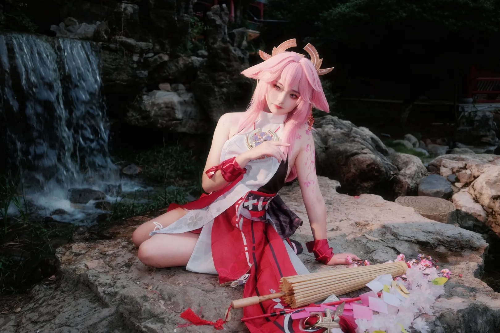 原神, 八重神子cos, 户外cos, cosplay摄影, 二次元写真 - 第1张