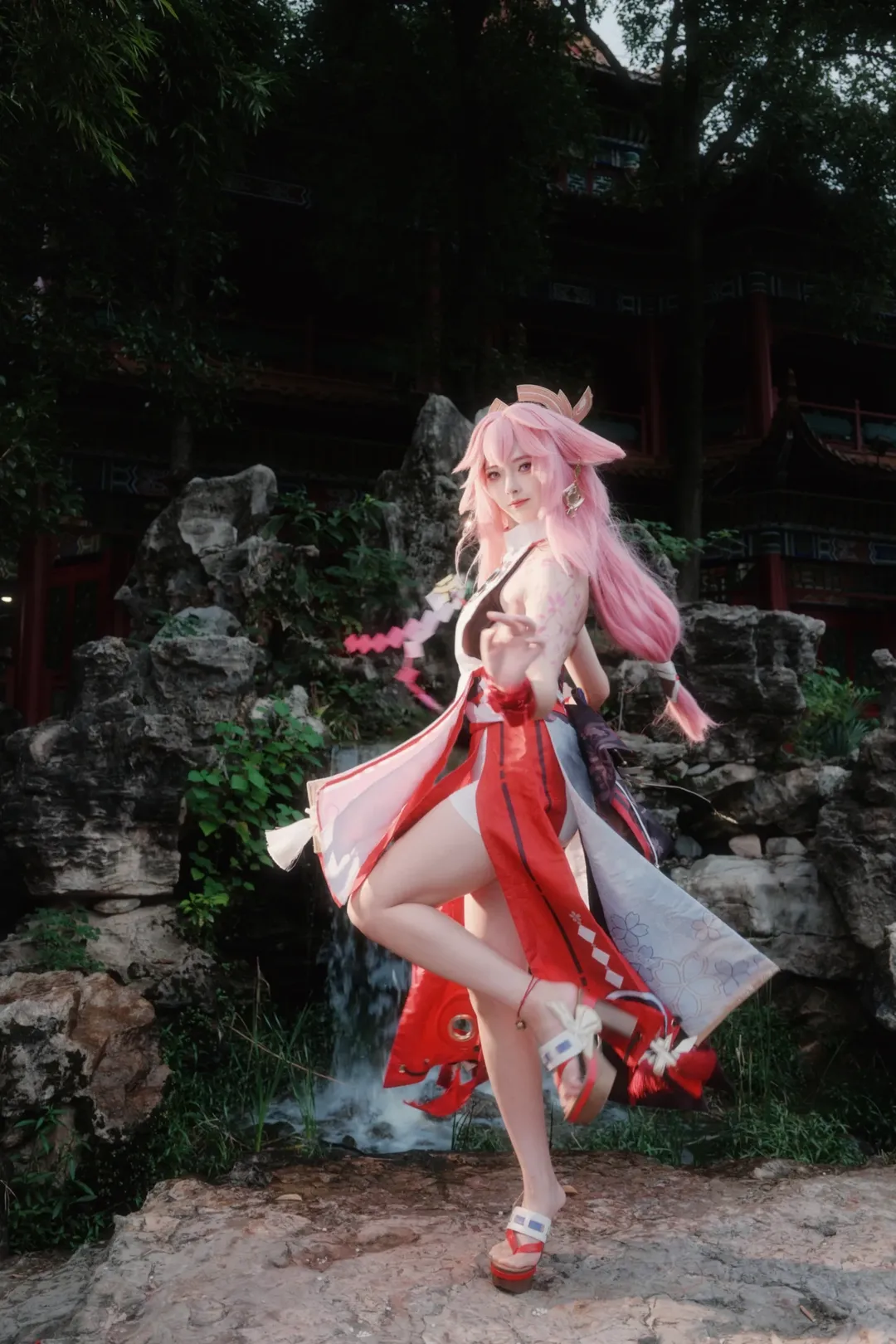 原神, 八重神子cos, 户外cos, cosplay摄影, 二次元写真 - 第4张