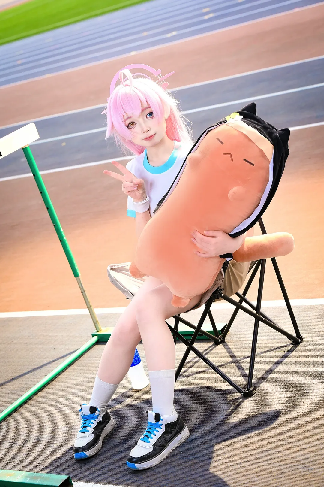 蔚蓝档案, 小鸟游星野cos, 运动风cos, 白袜, 操场拍摄