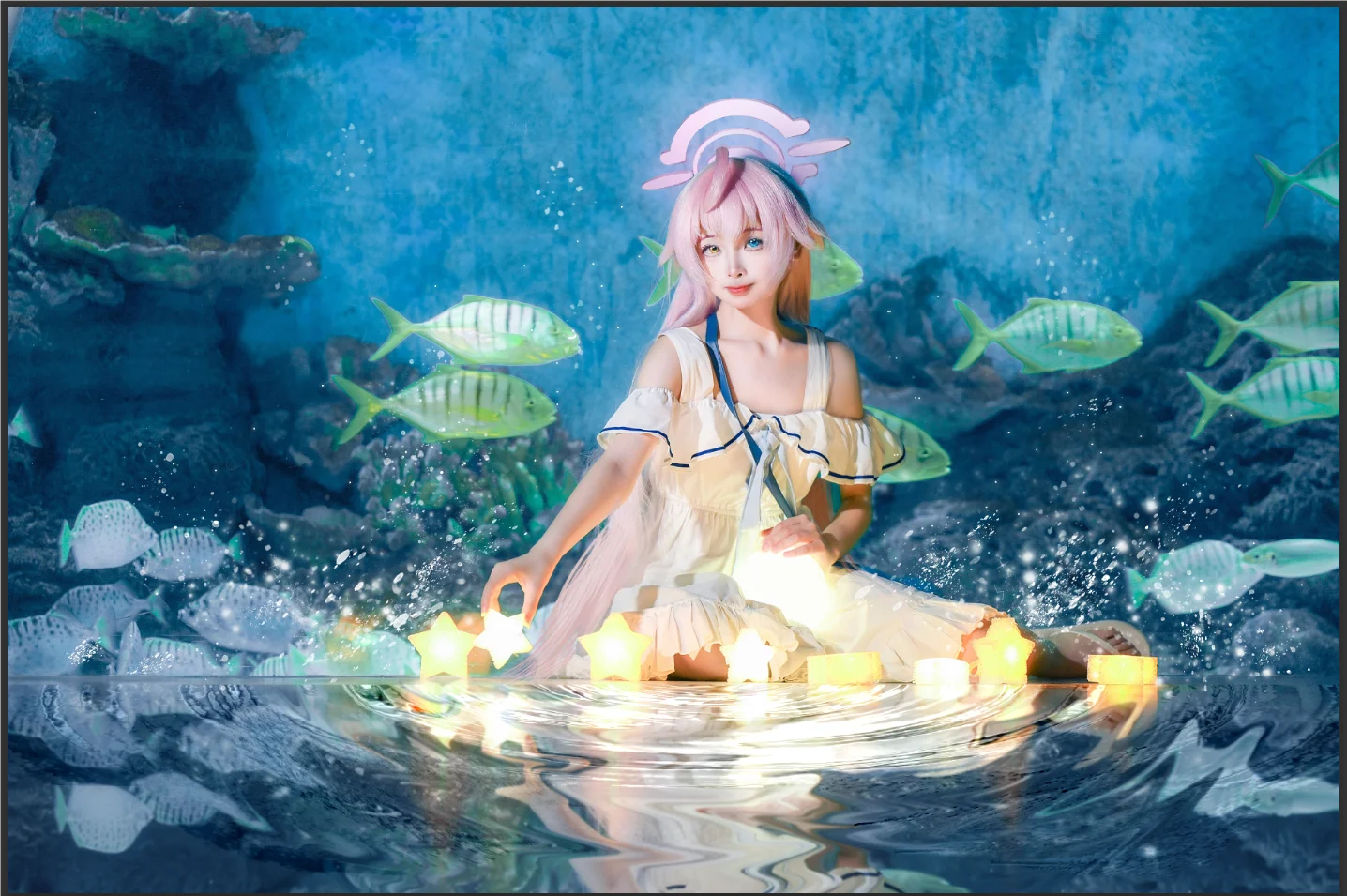 Blue Archive, Takanashi Hoshino cosplay, Lighting atmosphere, Underwater photography, Aquarium photoshoot