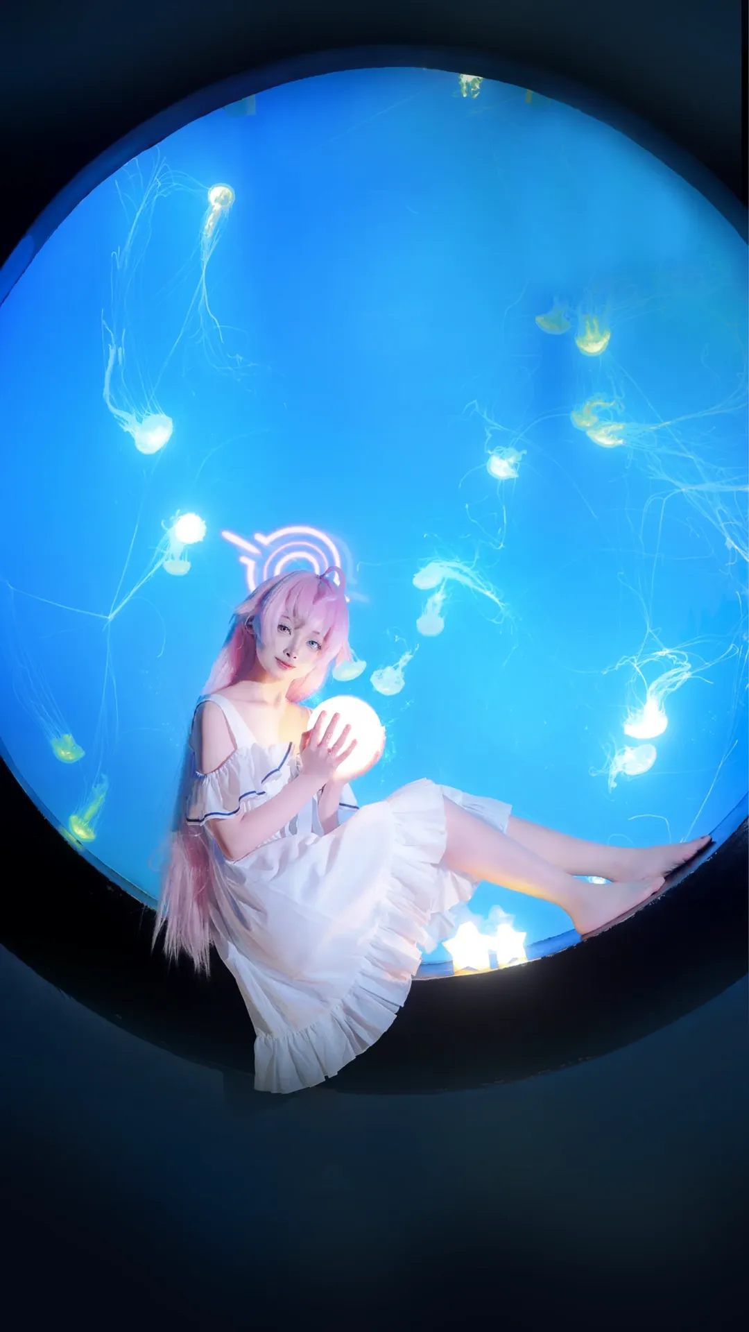 Blue Archive, Takanashi Hoshino cosplay, White dress cosplay, ACG Cosplayer, Aquarium photoshoot