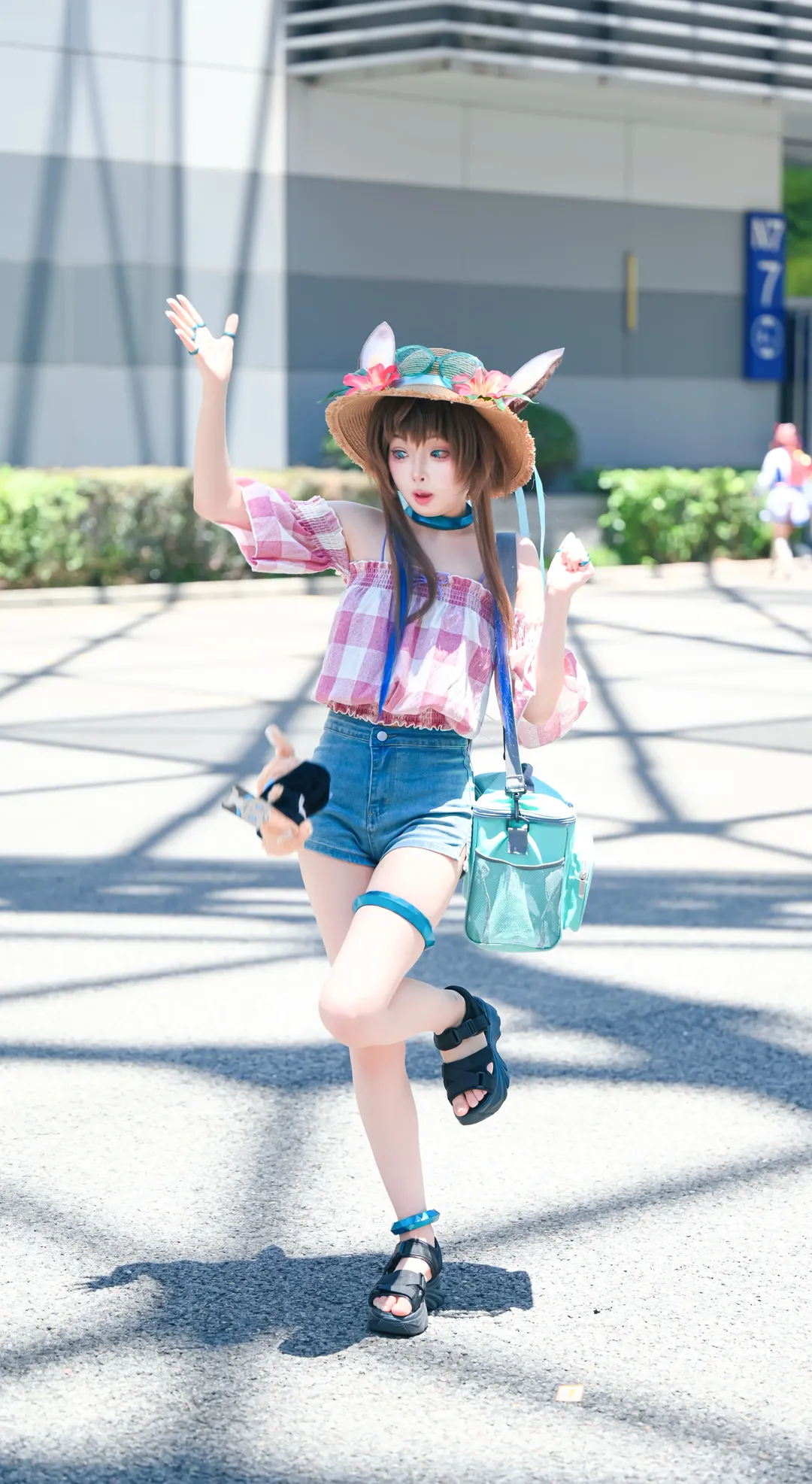 2D, Convention photos, Arknights, Amiya cosplay, Casual cosplay