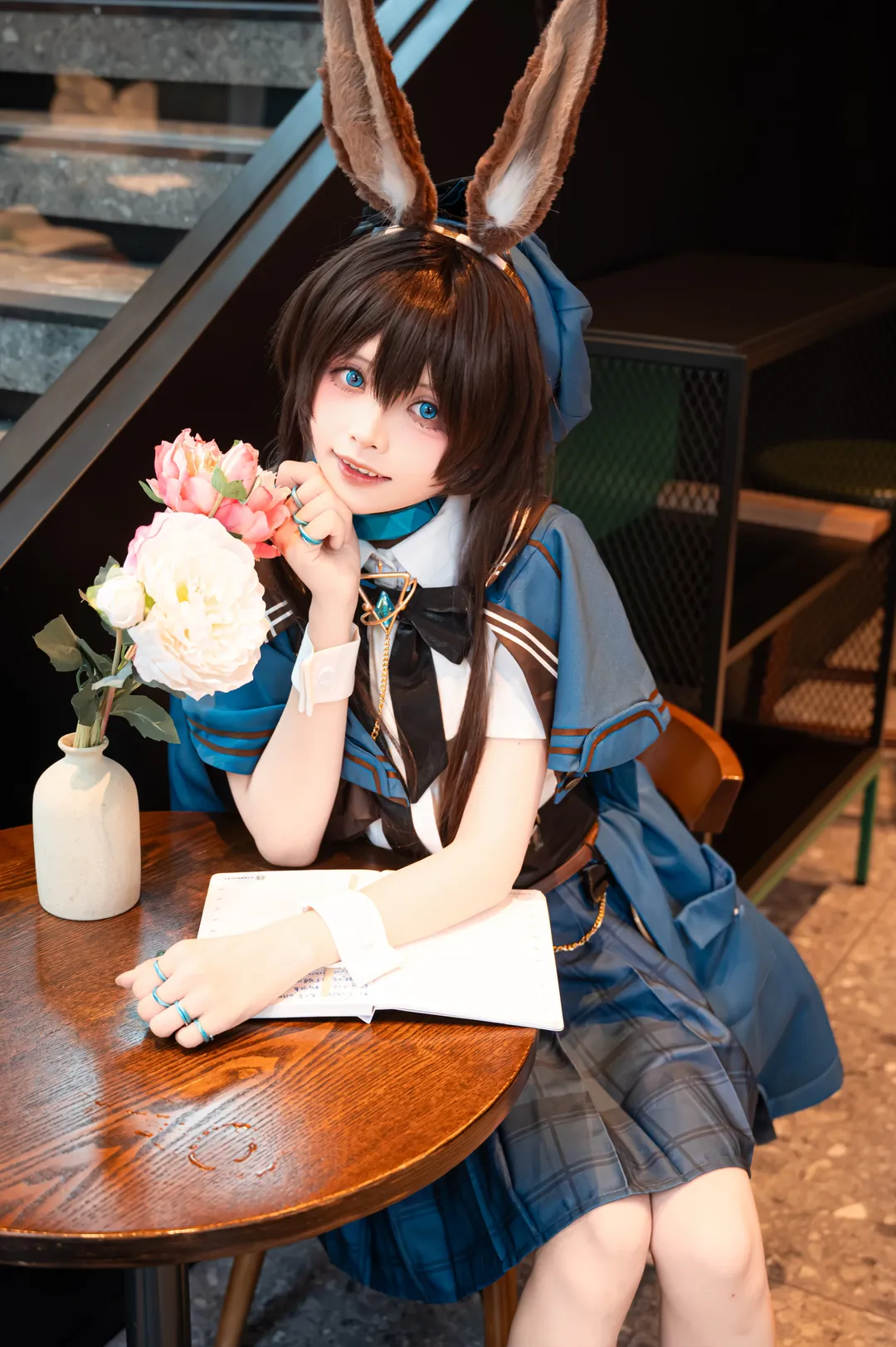 2D, cosplay, Arknights, Amiya cosplay, Starbucks - Image 1