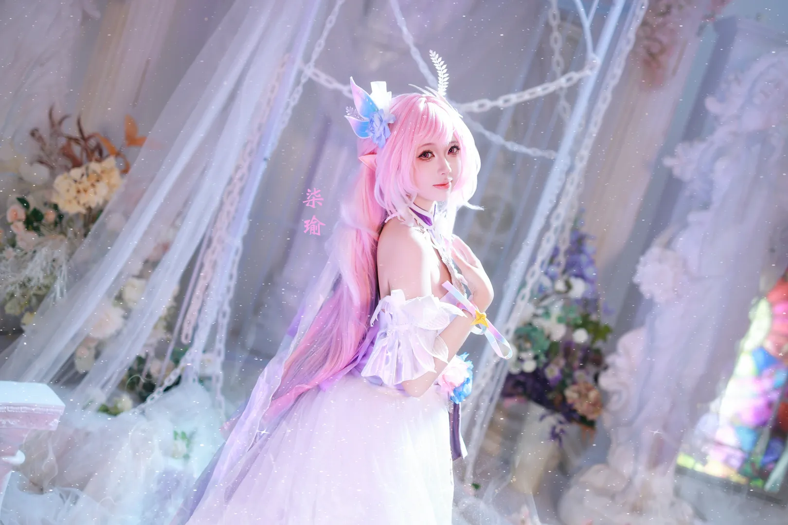 昔涟cos, 崩坏星穹铁道, cosplay正片, 粉发造型, 白丝腿环 - 第2张