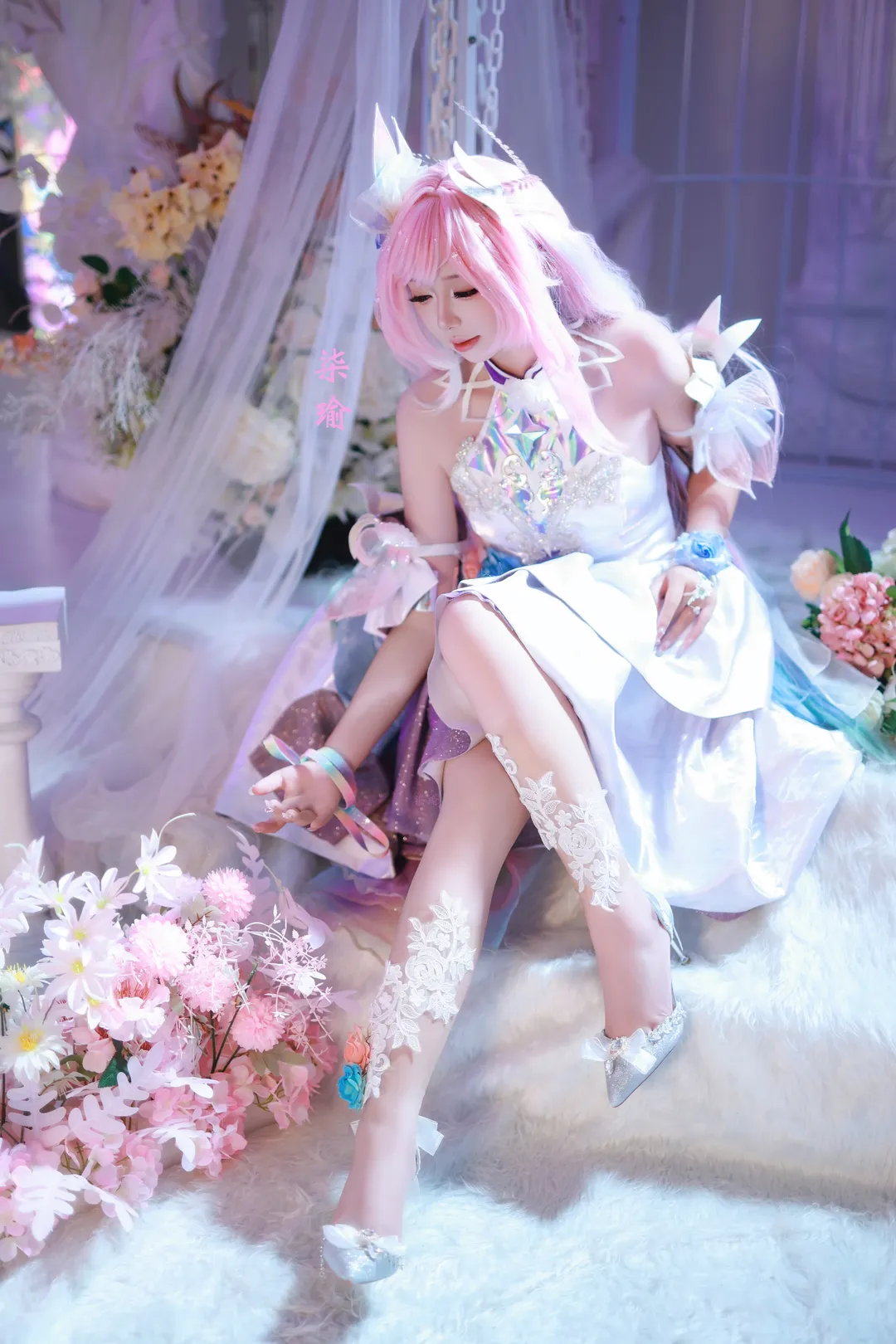 Cyrene Cosplay, Honkai: Star Rail, Cosplay photoshoot, Pink hair styling, White silk thigh garter