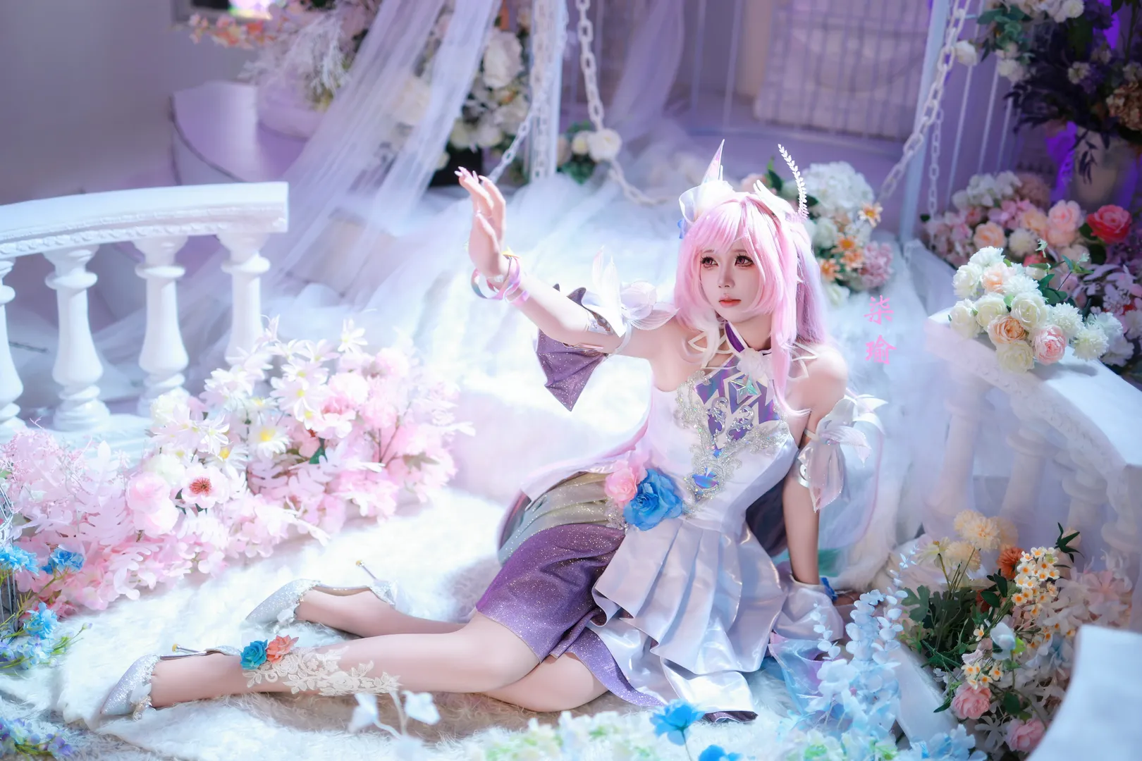 昔涟cos, 崩坏星穹铁道, cosplay正片, 粉发造型, 白丝腿环 - 第7张