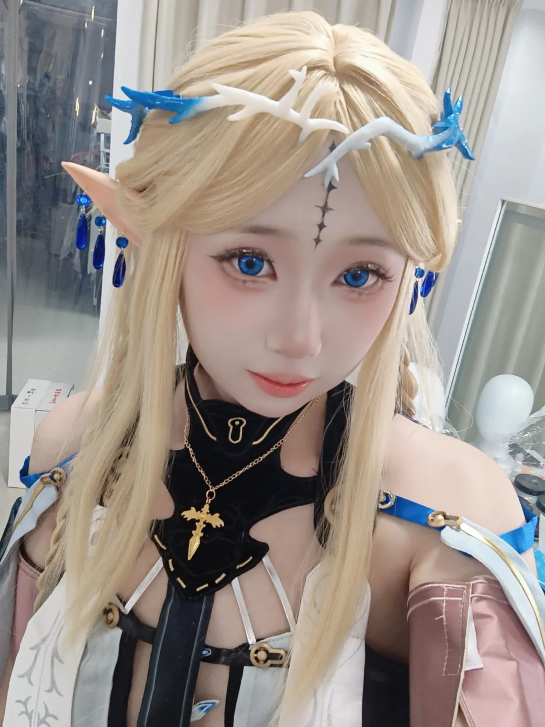 Wuthering Waves, cosplay, Cartethyia Cosplay, Wuthering Waves fan content, Wuthering Waves guide - Image 1