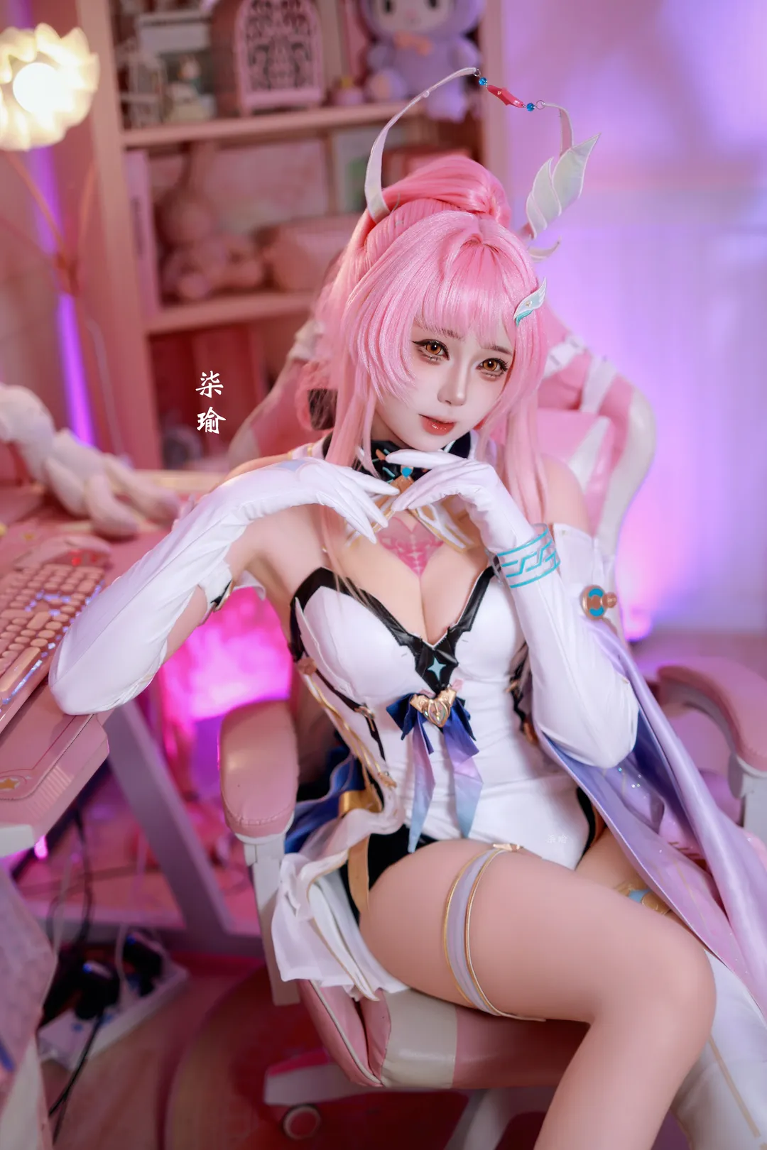 鸣潮, cosplay, 爱弥斯cos, 粉色电竞房, 腿环