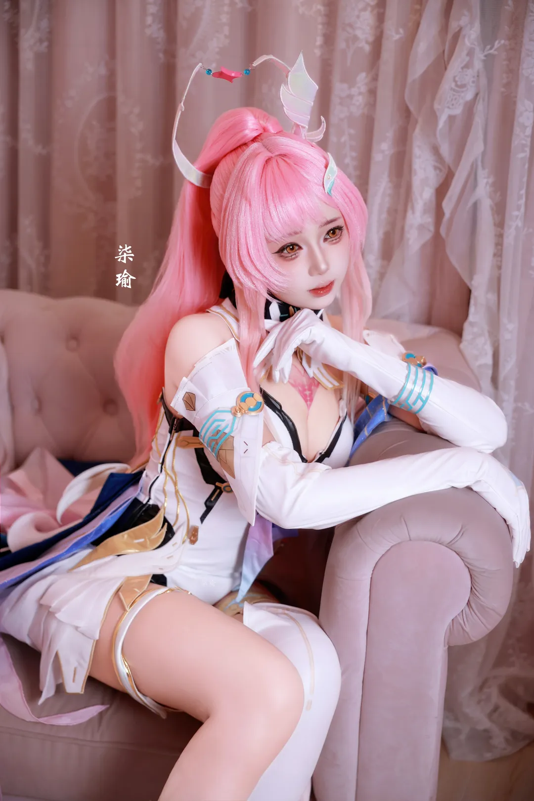 鸣潮, 爱弥斯cos, 二次元cosplay, 白丝cos, 粉色系少女