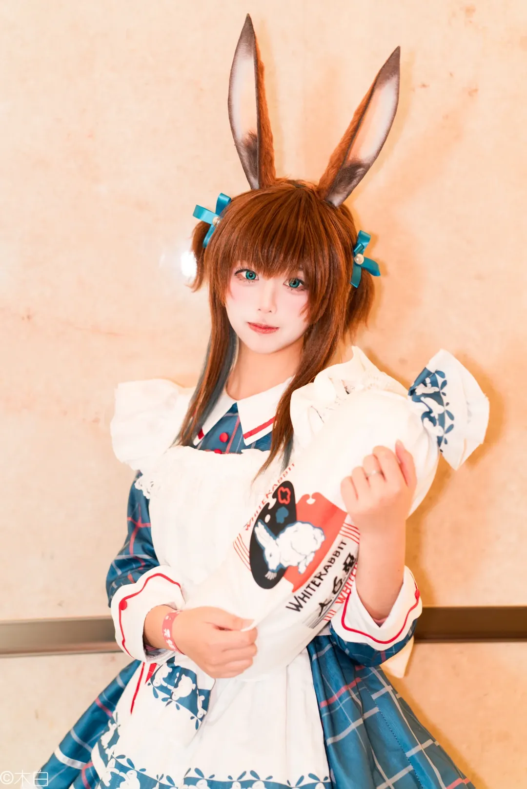 明日方舟, 阿米娅cos, cosplay场照, 兽耳娘, 大白兔奶糖 - 第2张
