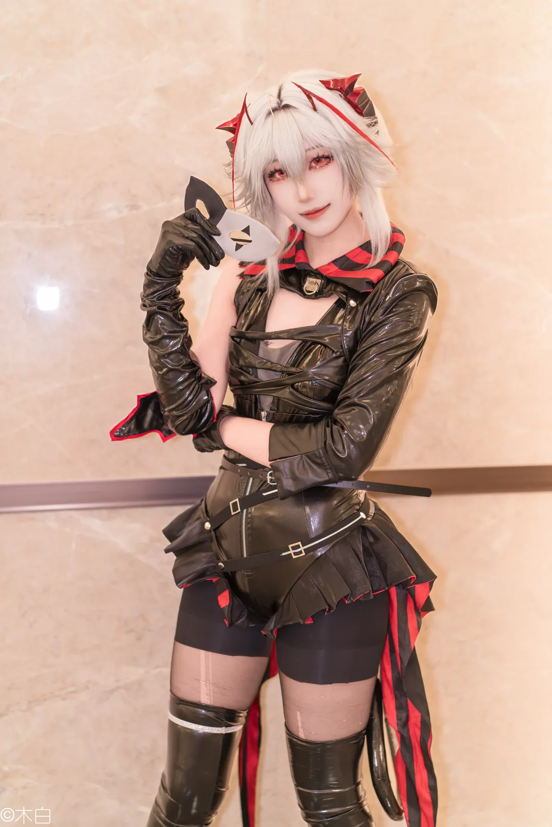 明日方舟, cosplay场照, W cos, 黑色丝袜, 怪盗W - 第2张
