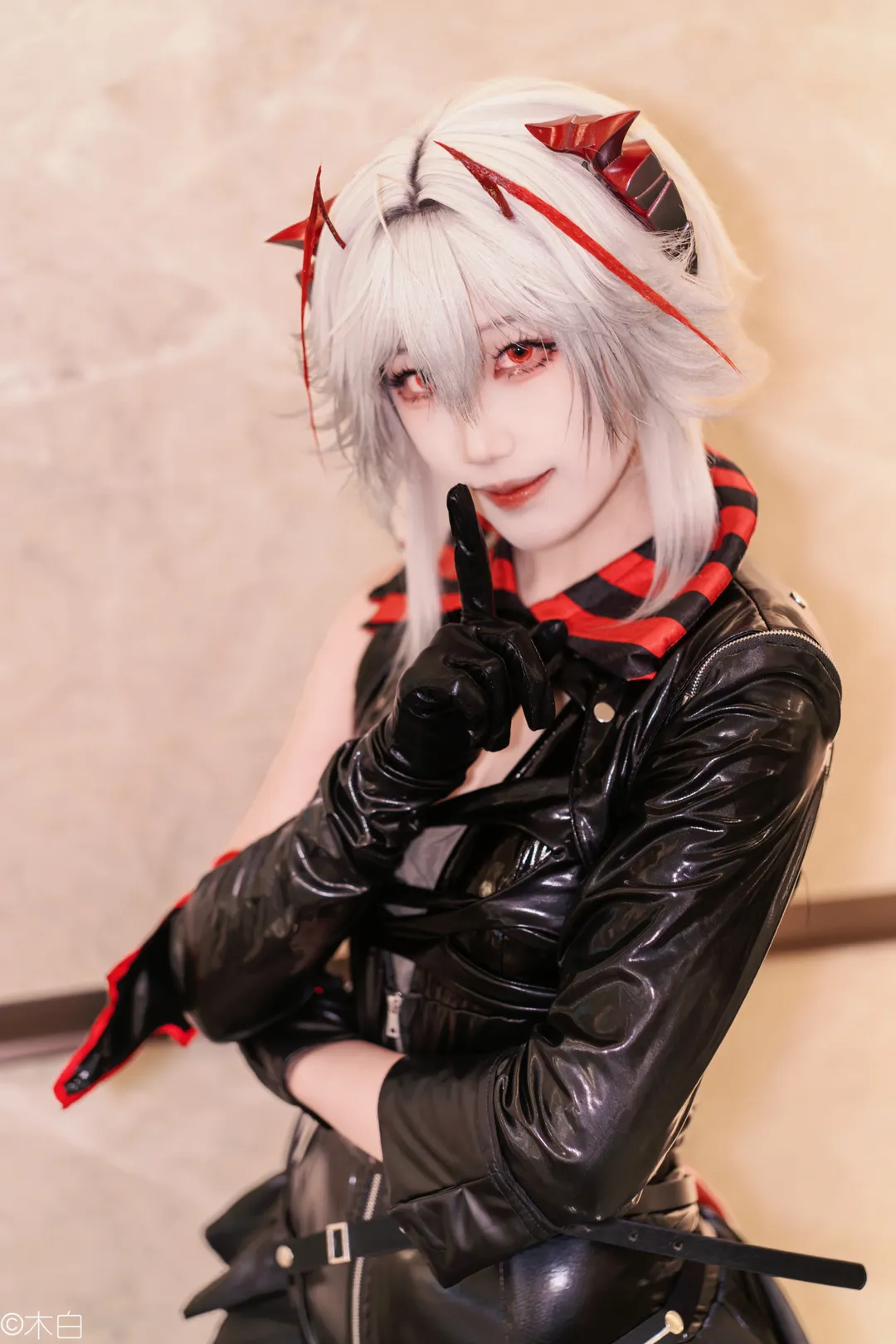 明日方舟, cosplay场照, W cos, 黑色丝袜, 怪盗W - 第3张