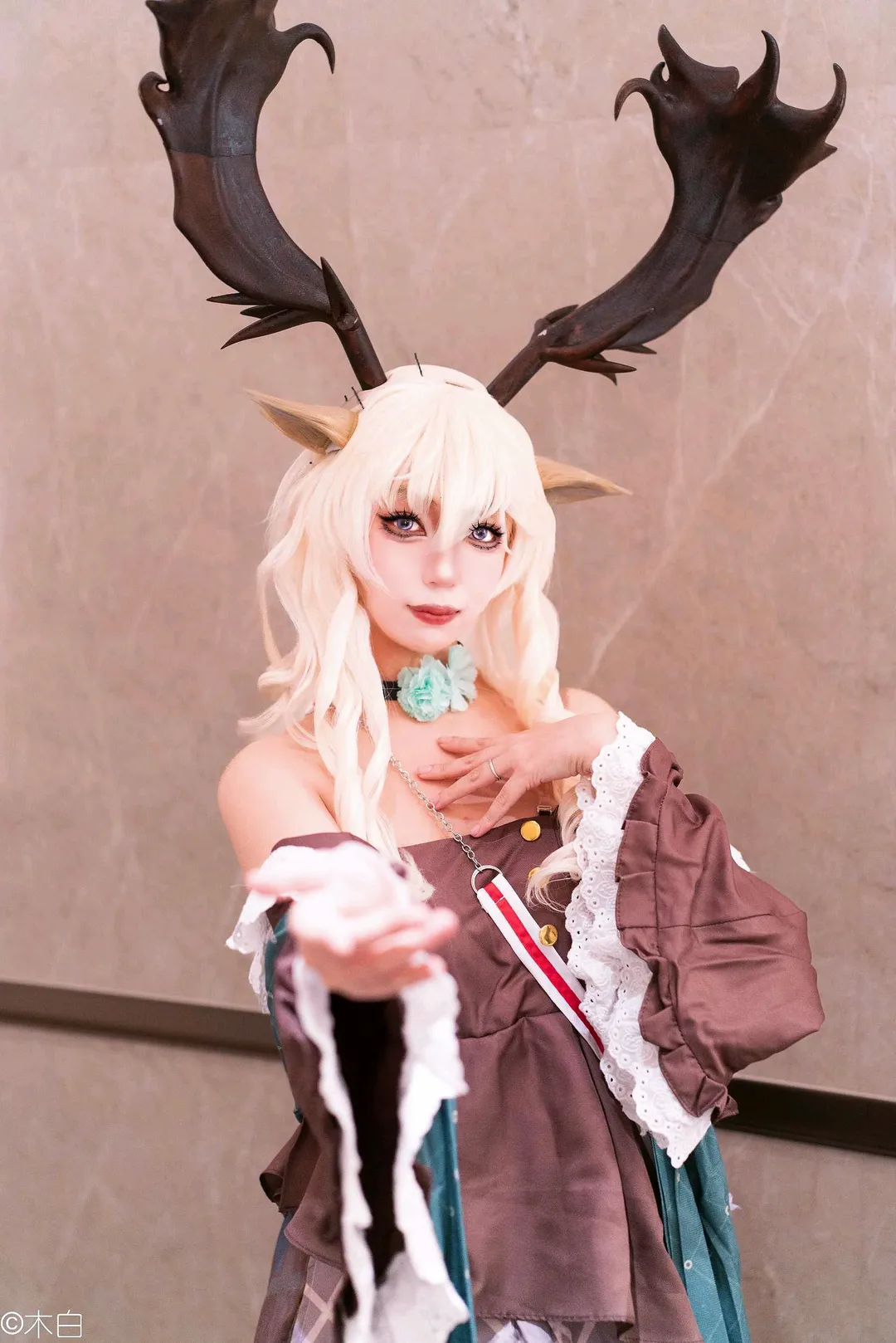 二次元摄影, 明日方舟, cosplay场照, 薇薇安娜cos, 鹿角道具 - 第2张