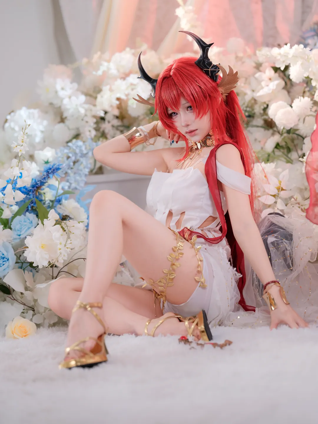 花海摄影, 明日方舟, 二次元写真, 红发造型, 莱万汀cos