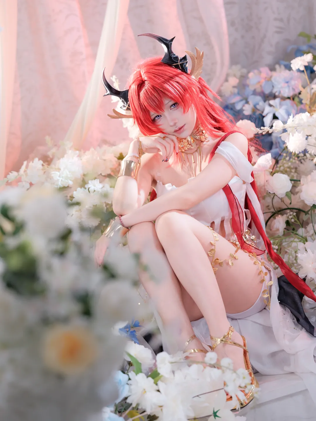 花海摄影, 明日方舟, 二次元写真, 红发造型, 莱万汀cos - 第3张