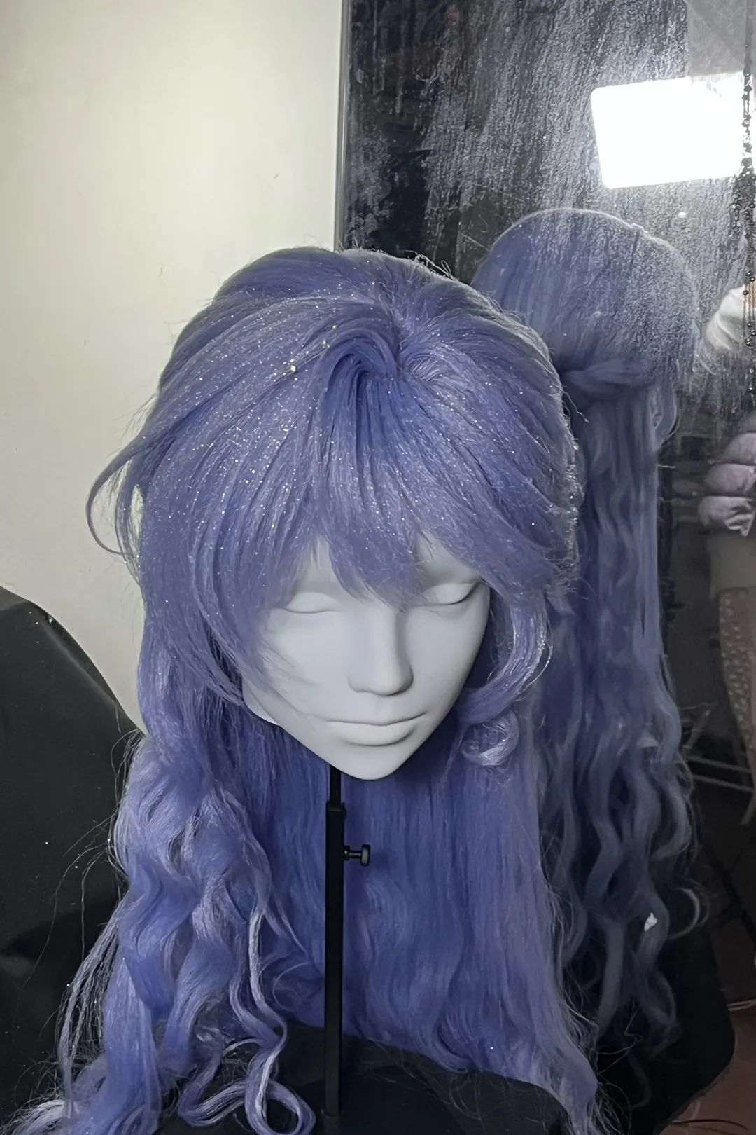 Honkai: Star Rail, Robin cosplay, Anime-style makeup and styling, Cosplay wig, Anime convention event - Image 1