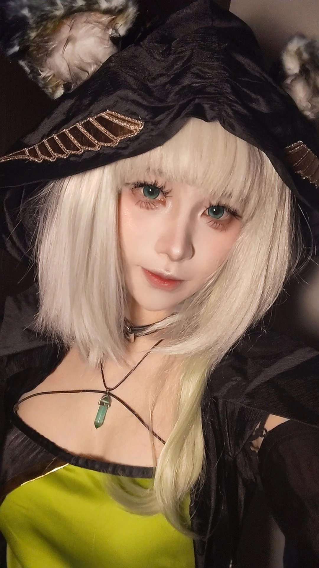 Arknights, Casual cosplay, Kal'tsit cosplay, Walk in the Dust, Green-eyed white wig