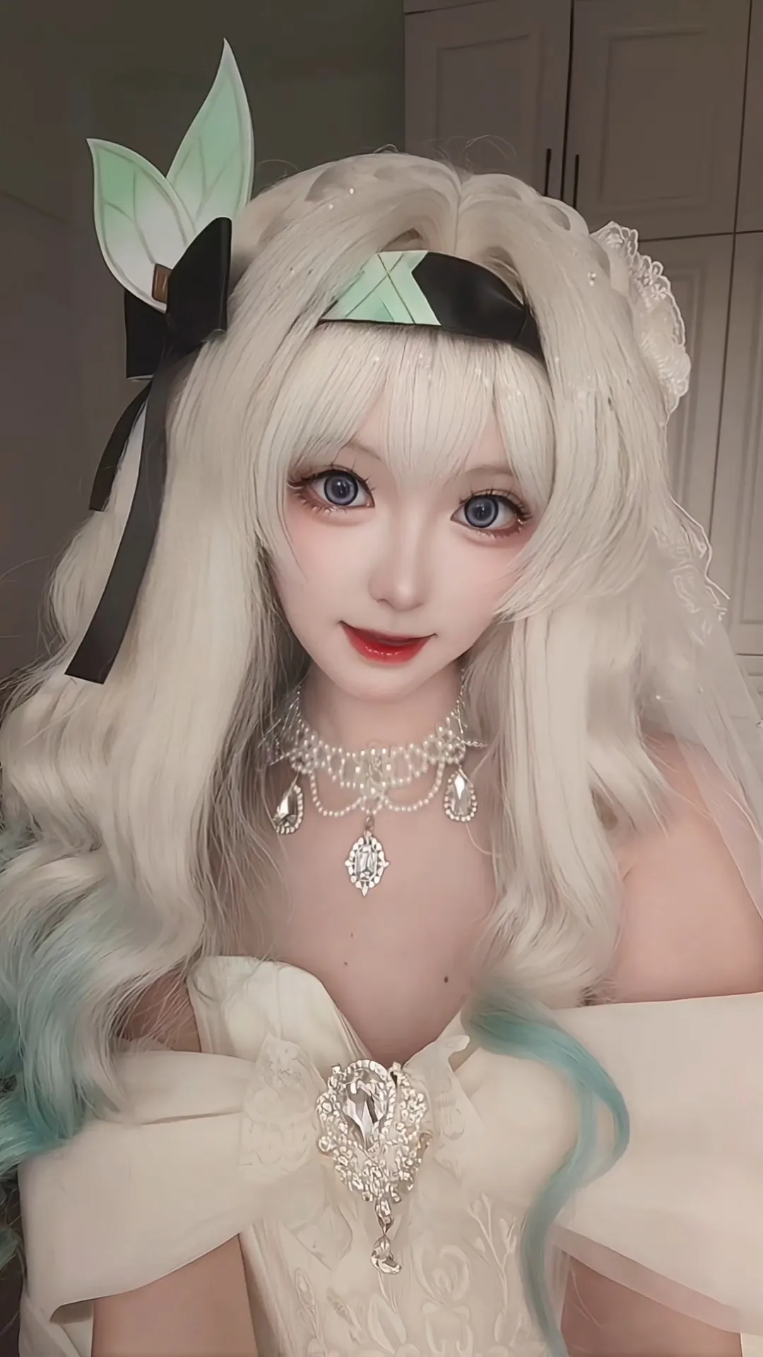 崩坏星穹铁道, 流萤cos, 私设cos, 银发白裙, 二次元美女